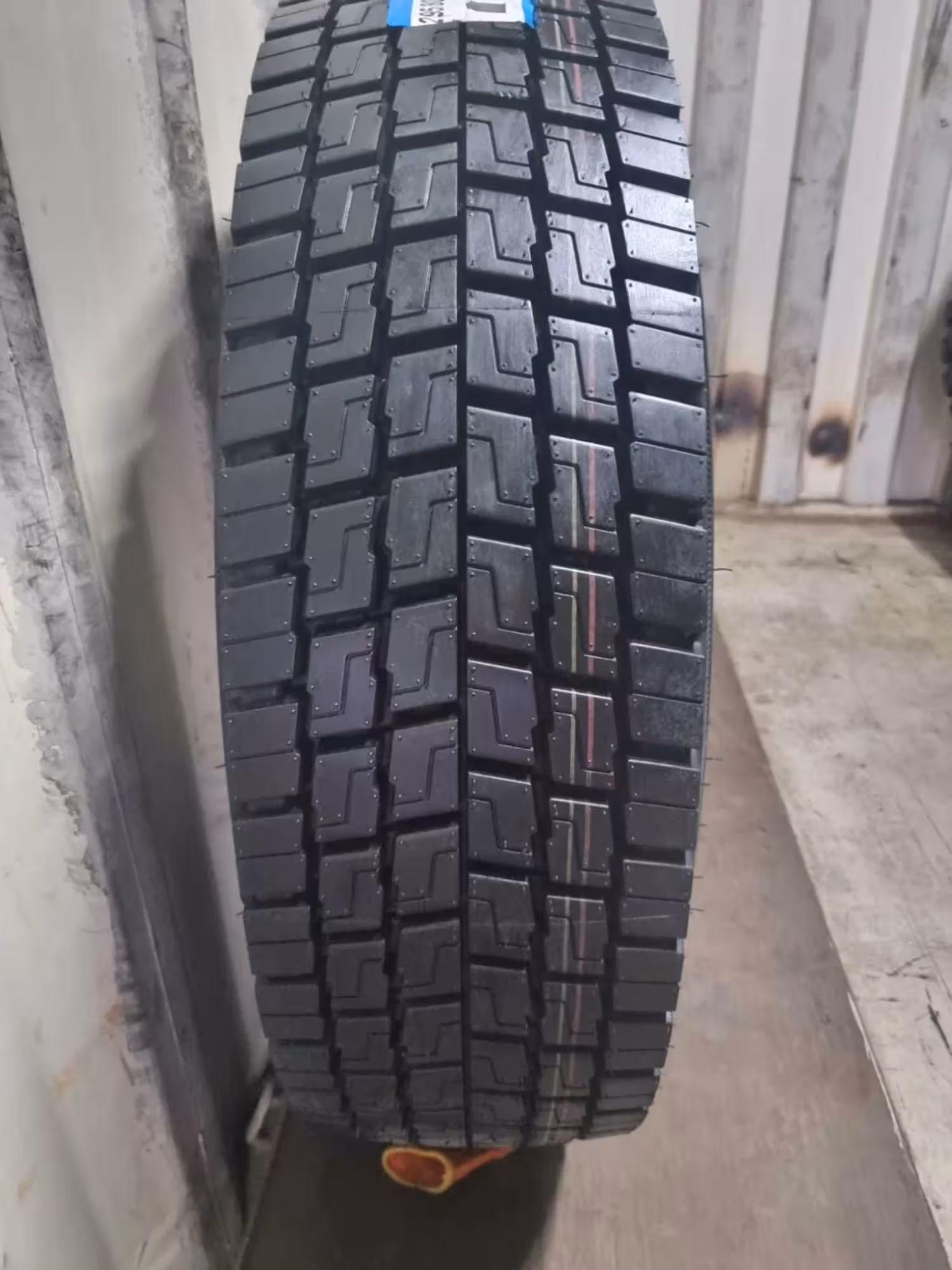 295/80R22.5-18PR ТРИАНГЛ ( TRIANGLE) TRD06 ведущая ось, в рассрочку (1 / 5)