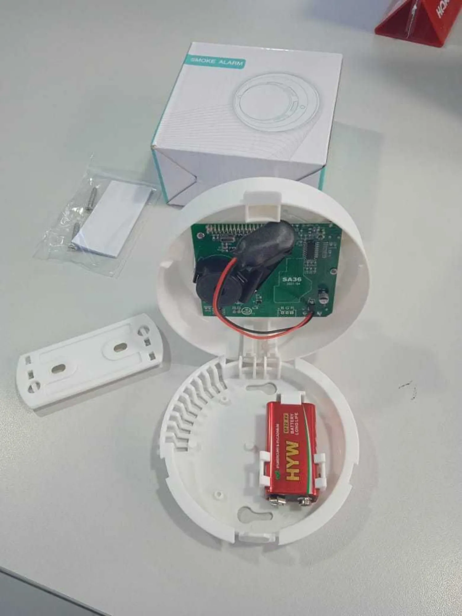 Беспроводной датчик дыма со звуковым оповещением (2 / 2)