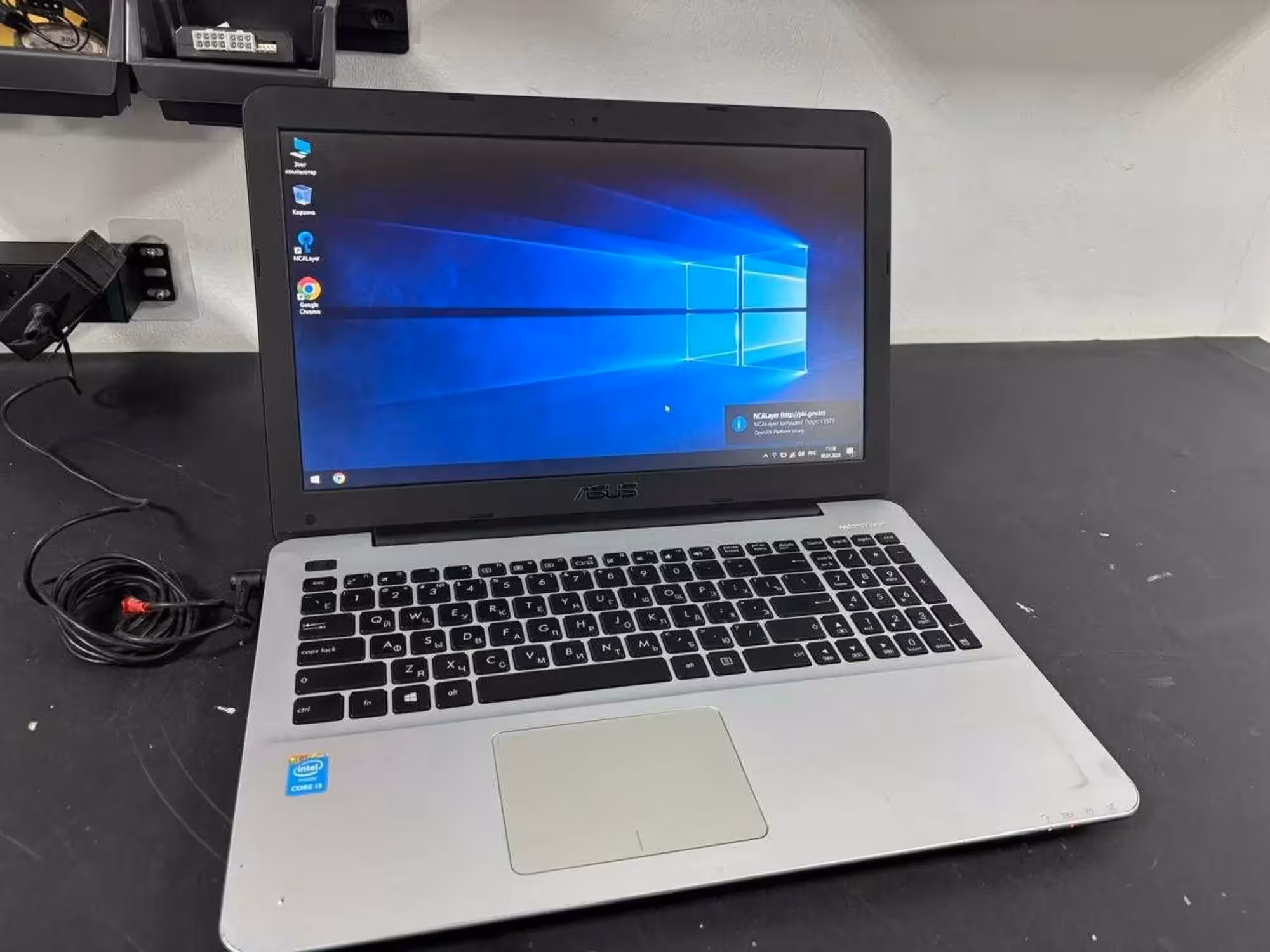 Ноутбук Asus Core i3 в хорошем состояний (1 / 3)