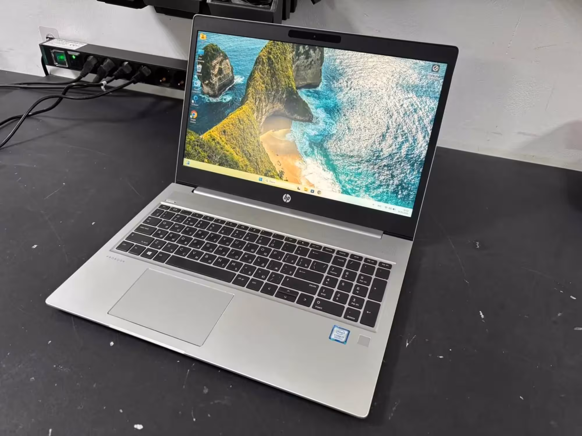 Ноутбук Hp core i7/Озу 16гб/SSD для любых задач. работает шустро (1 / 3)