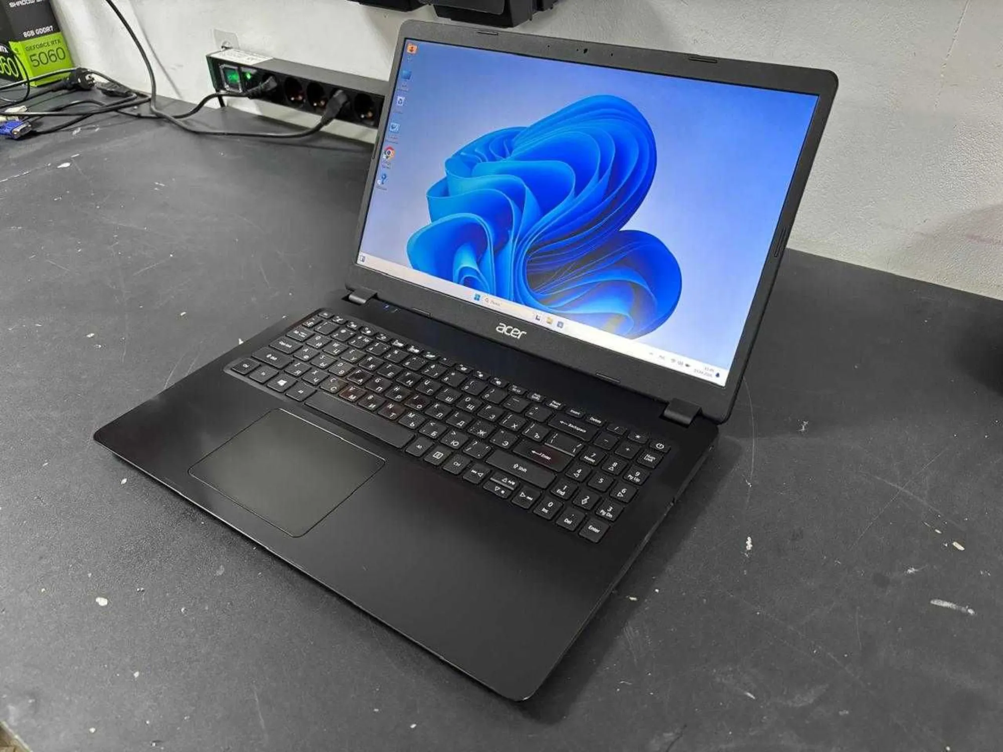 Ноутбук Acer i5-10gen/8gb/SSD512 работает шустро (1 / 3)