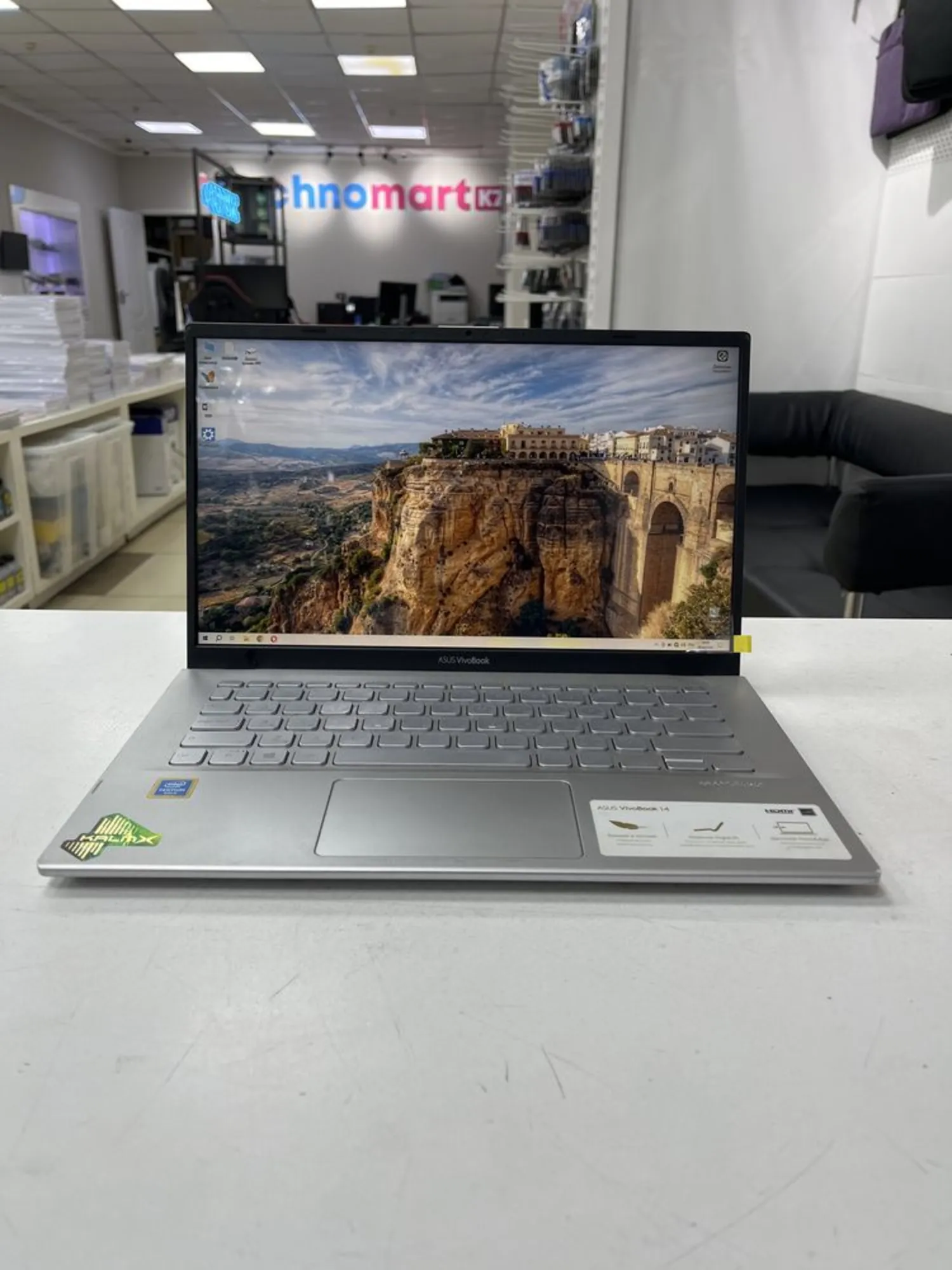 Ноутбук Asus VivoBook с гарантией СЛАВКОМ (1 / 2)