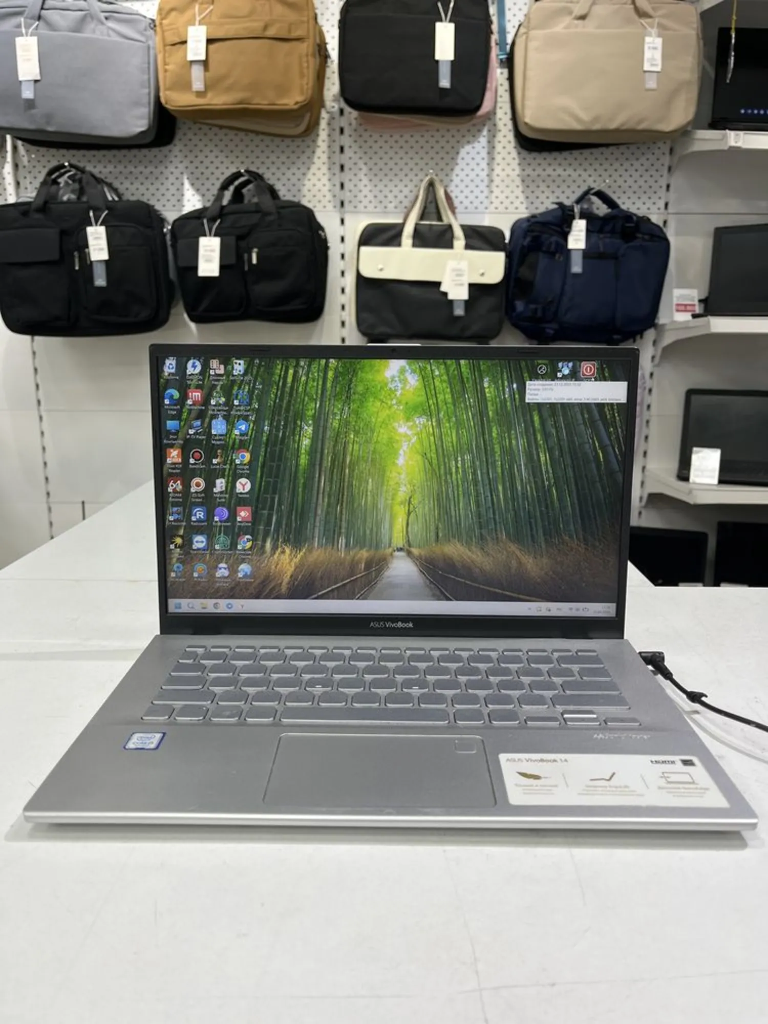 Ноутбук Asus VivoBook с гарангией (1 / 1)