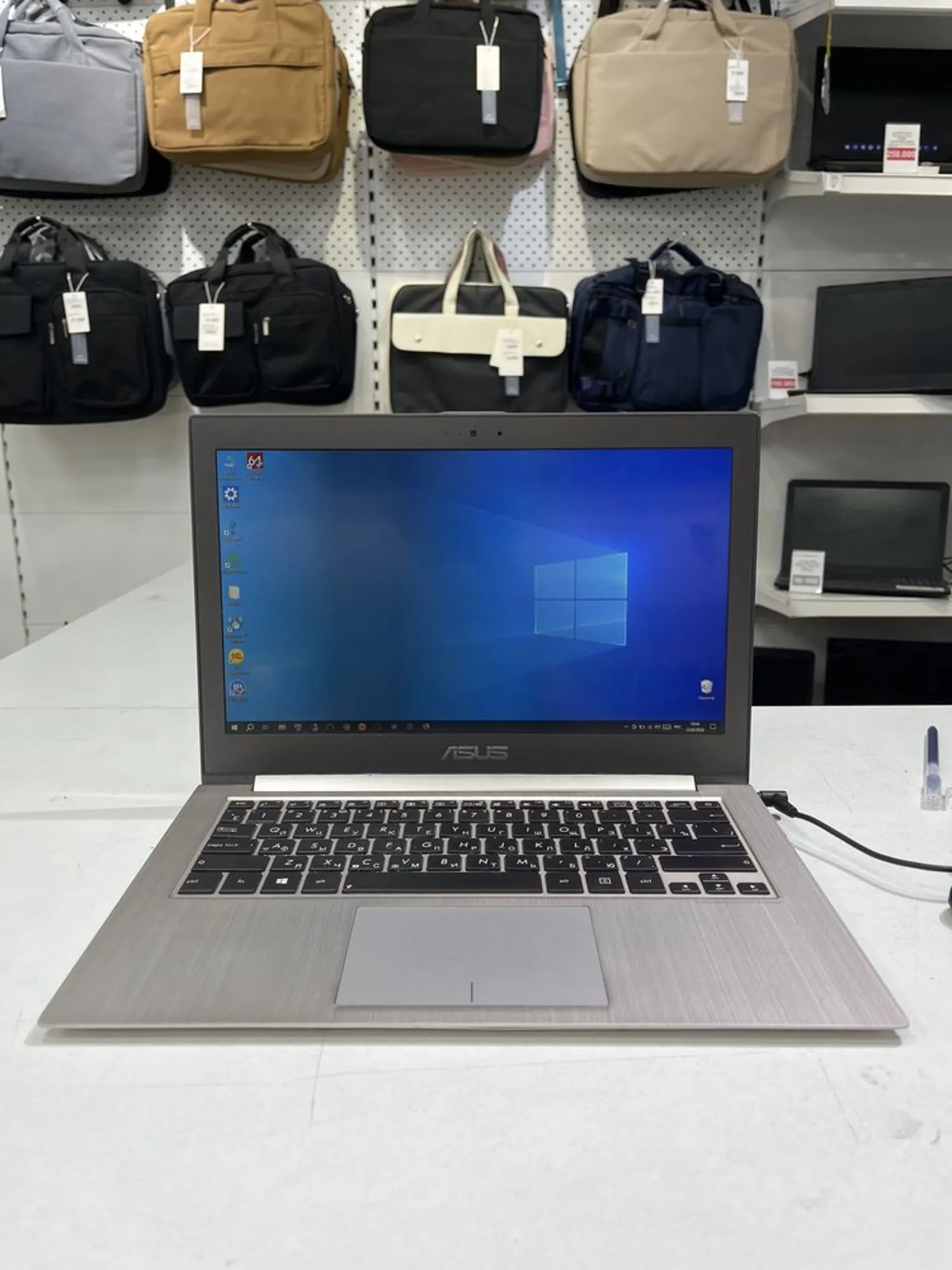 Ноутбук Asus с гарантией СЛАВКОМ (1 / 1)