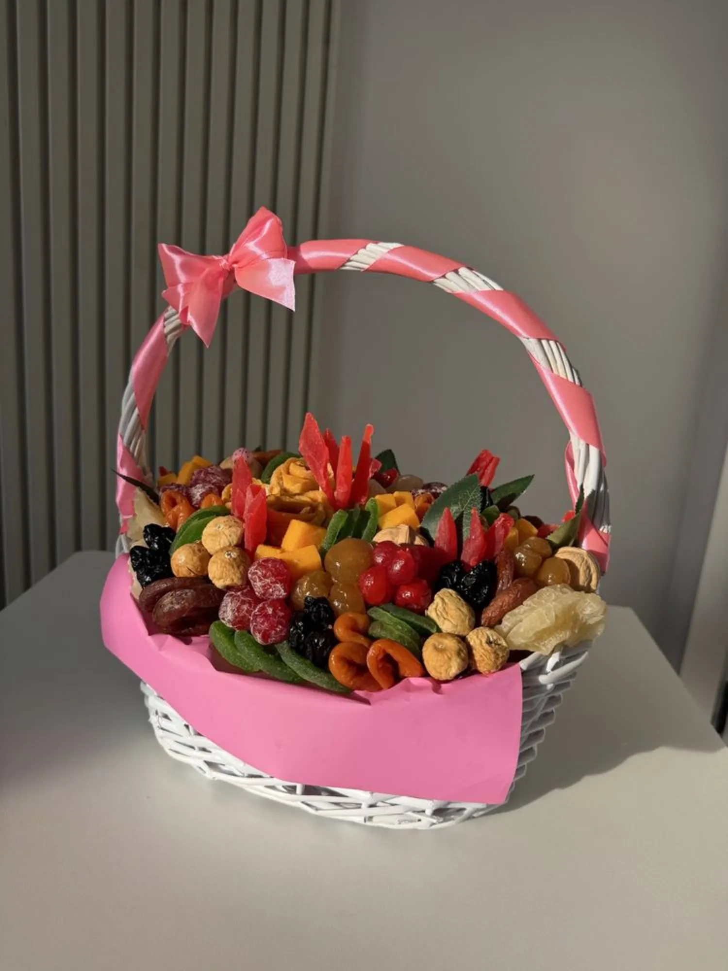 Премиальная корзина из сухофруктов (1 / 7)