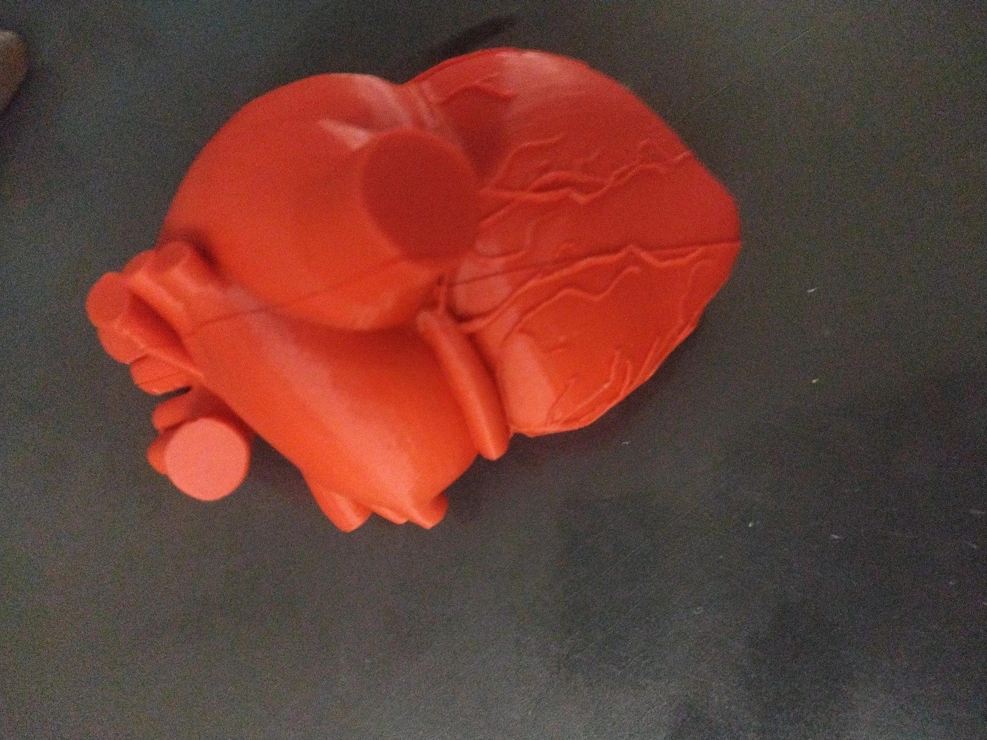 Сердце из пластика напечатаное на 3д приниере (1 / 5)