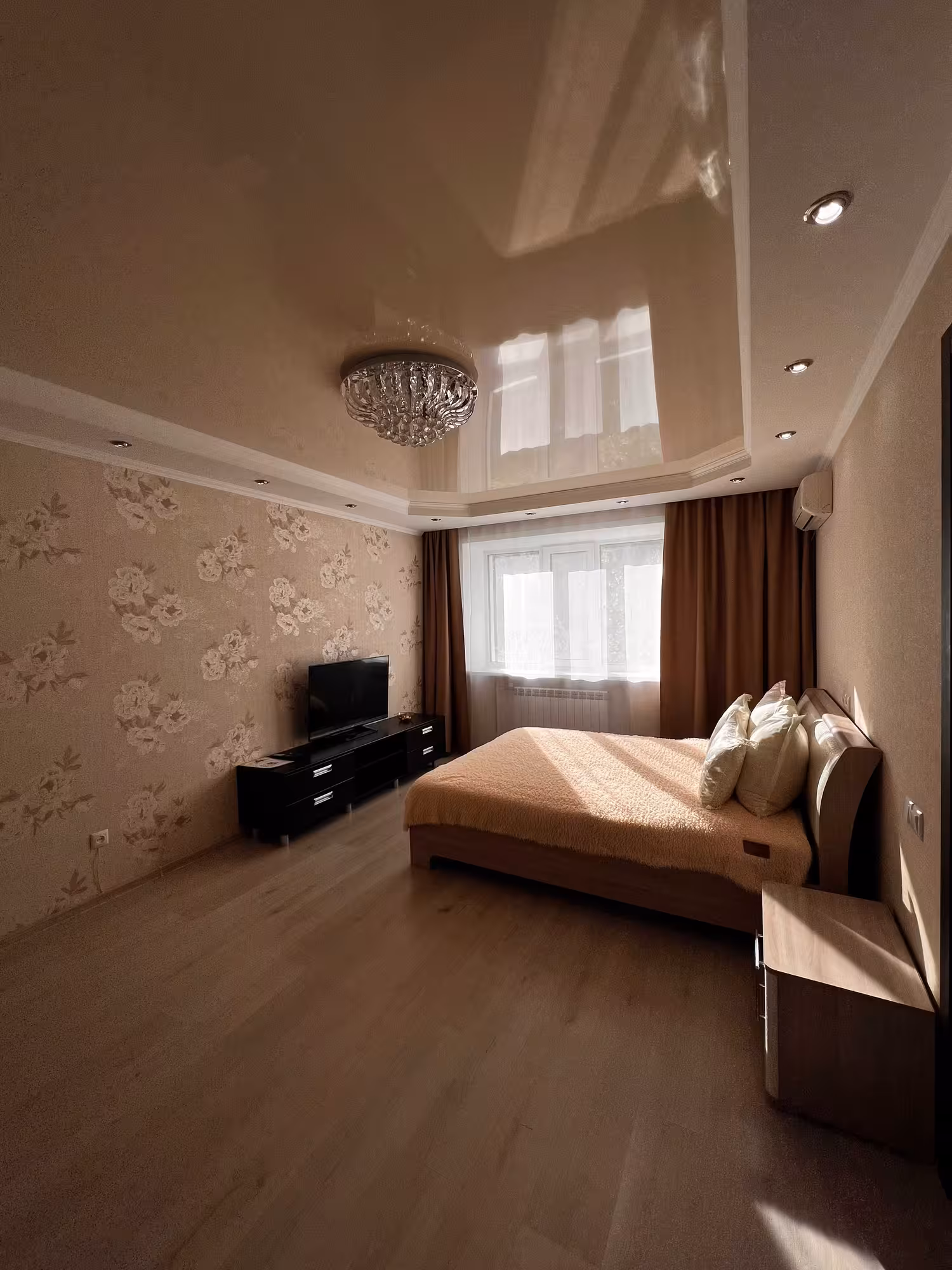 Сдаётся квартира посуточно VIP Центр (1 / 12)