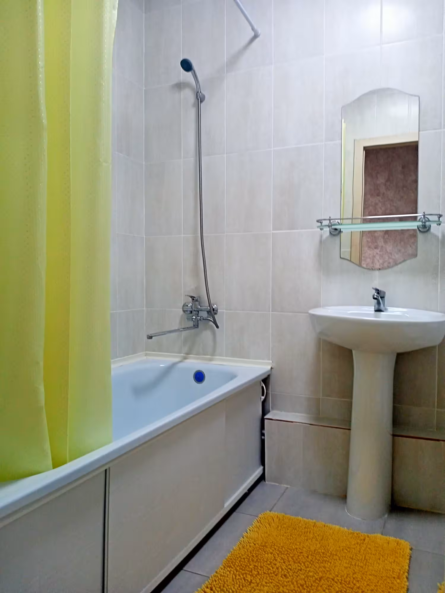 Сдаётся посуточно 2 комнатная мкр. Береке (17 / 17)