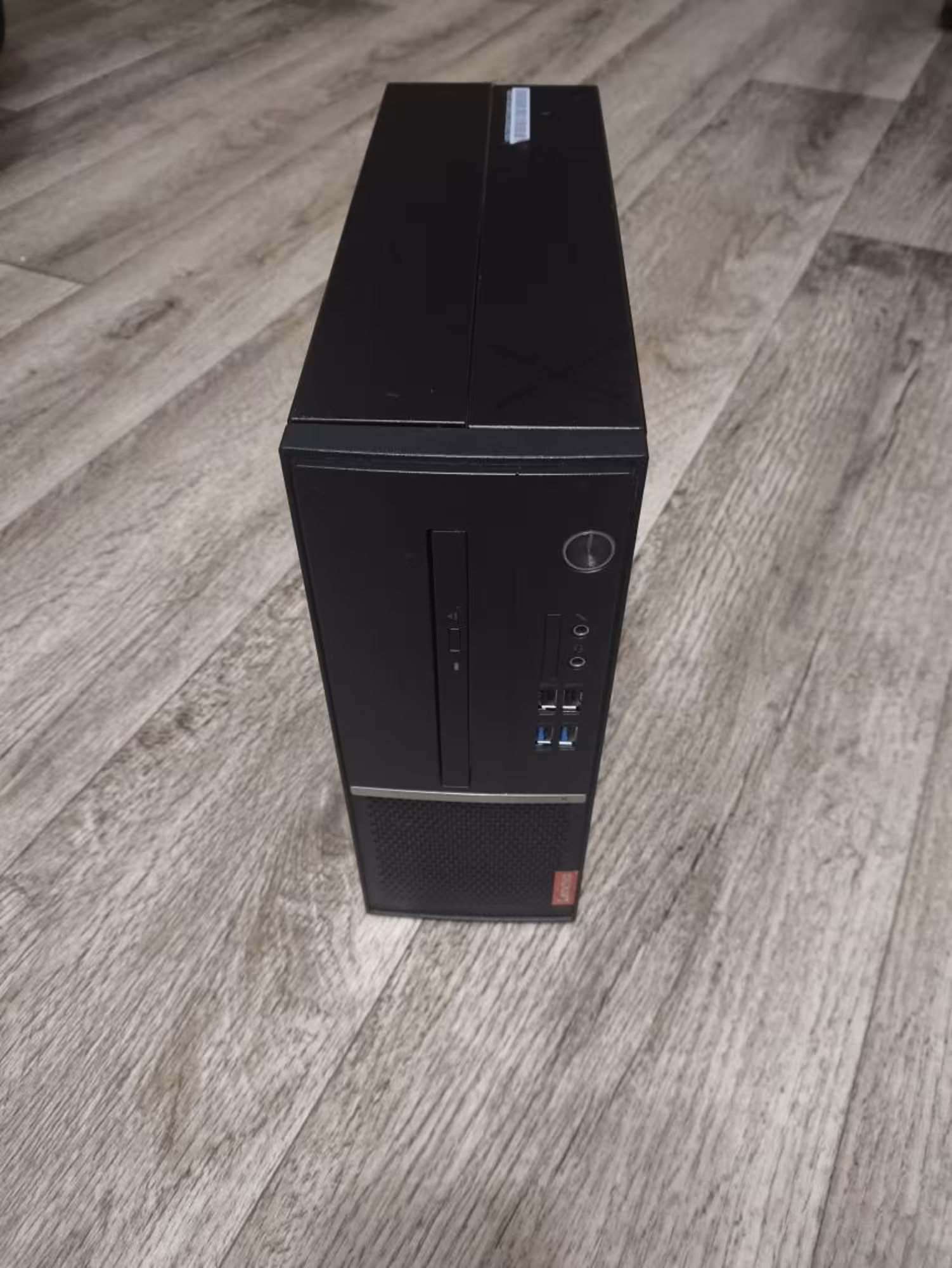 Компьютеры для работы и учебы Lenovo (1 / 8)