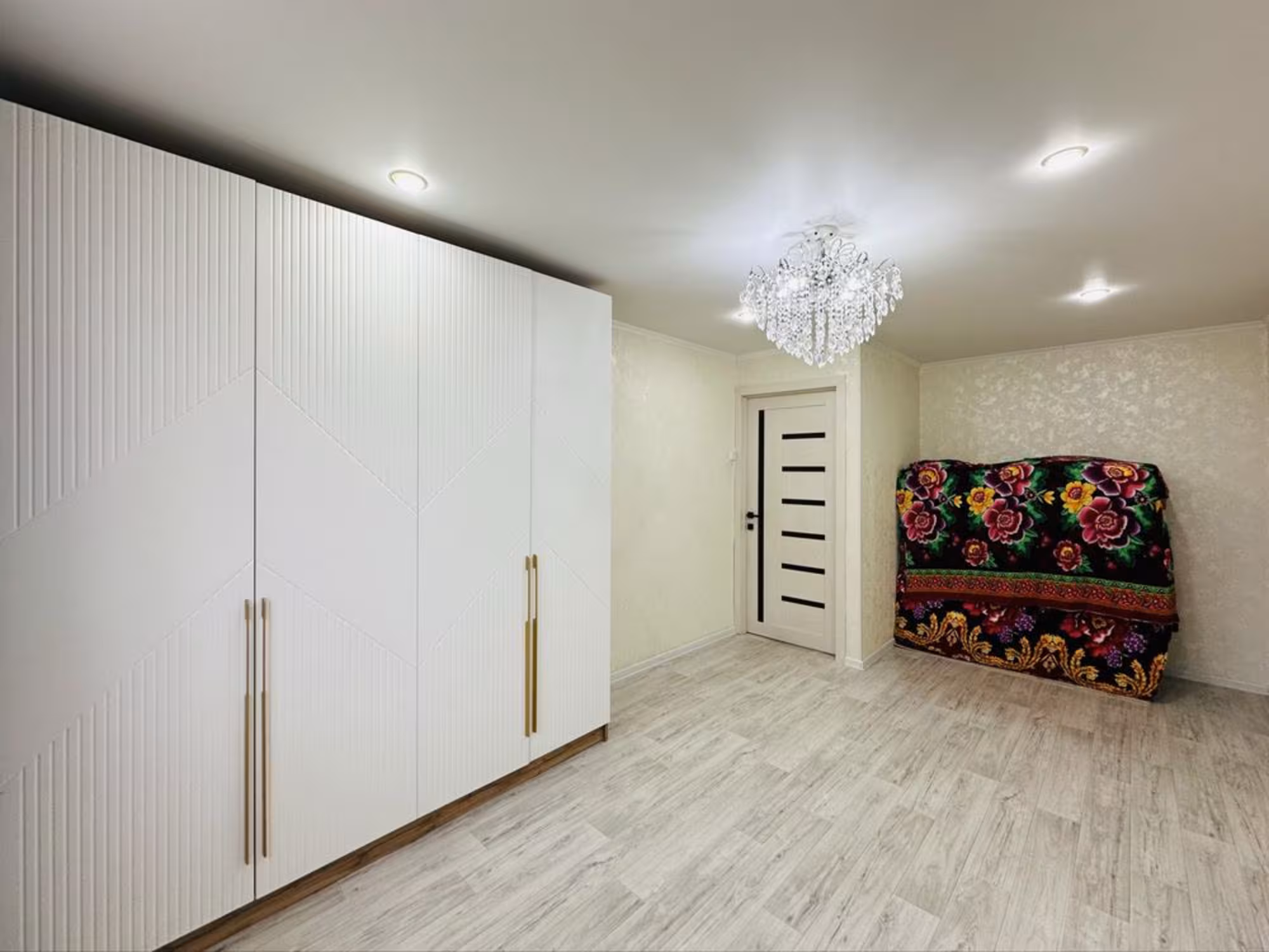 В нижнем Центре-3 предлагаем 3-комнатную квартиру на 4-этаже (4 / 14)