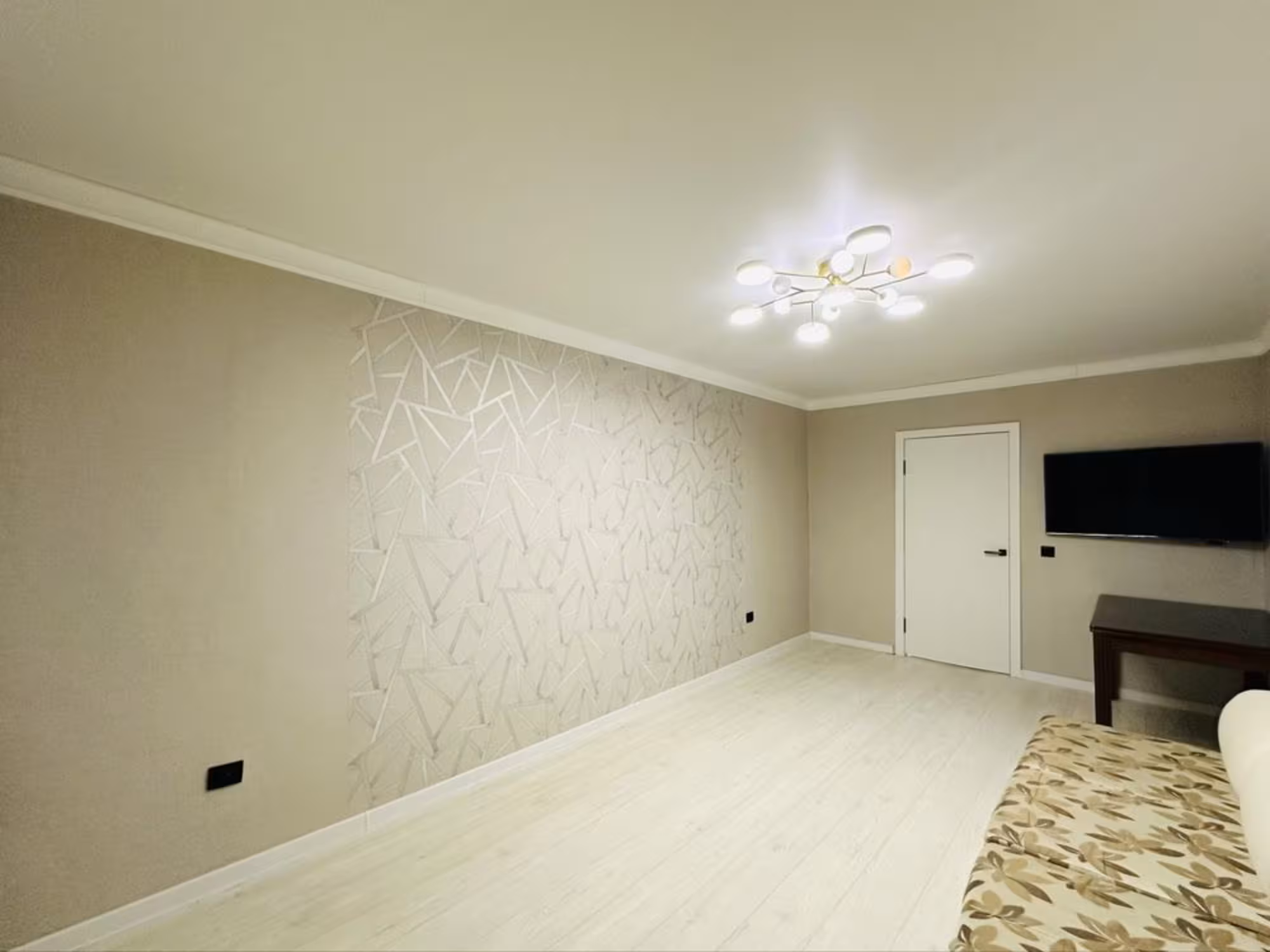 На 27-квартале предлагаем 4-комнатную квартиру на 2-этаже (2 / 18)