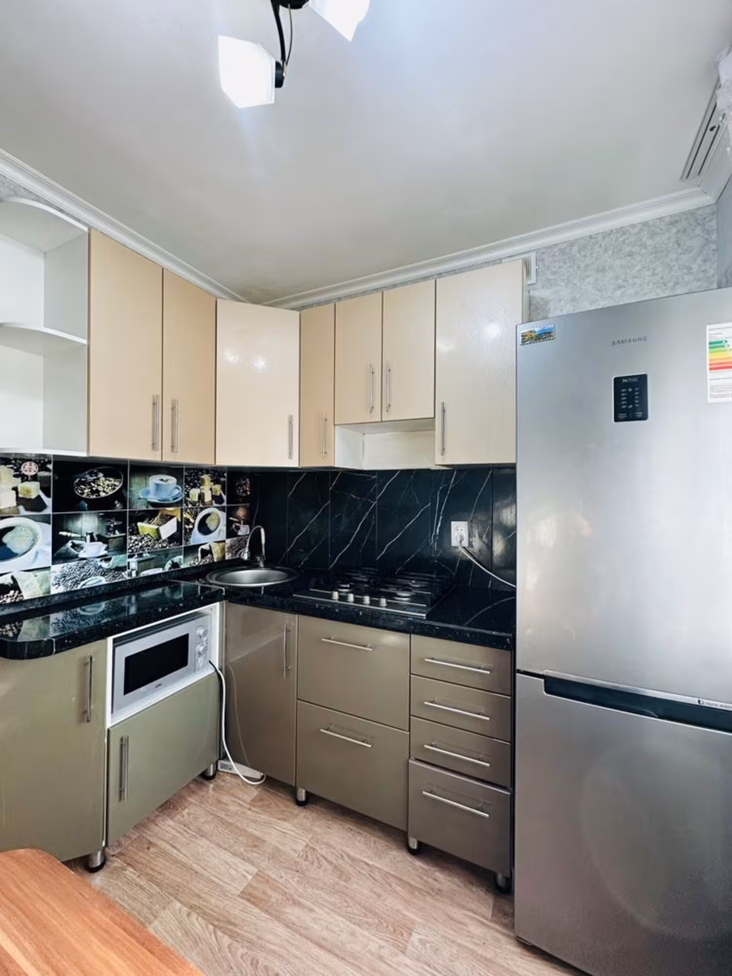 На 31-квартале предлагаем 2-комнатную квартиру на 3-этаже (6 / 9)