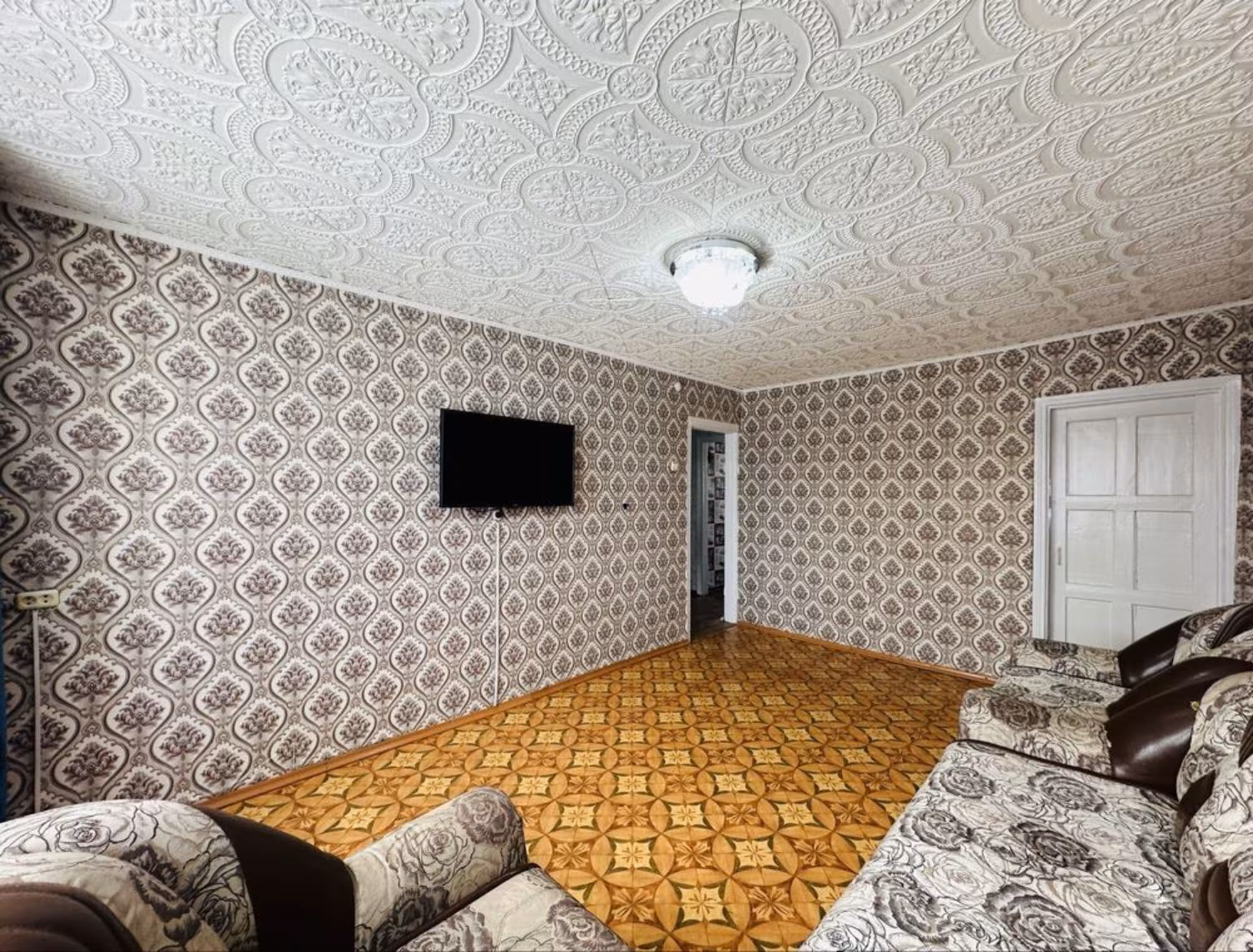 На 27-квартале предлагаем 4-комнатную квартиру на 1-этаже (2 / 13)