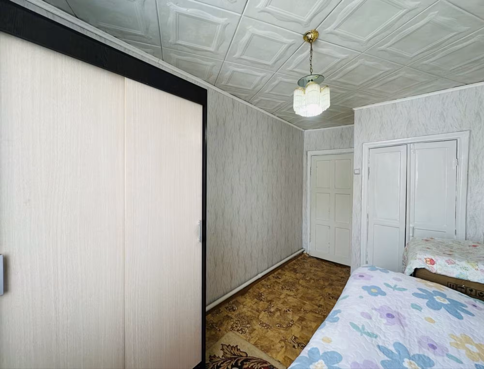 На 27-квартале предлагаем 4-комнатную квартиру на 1-этаже (6 / 13)