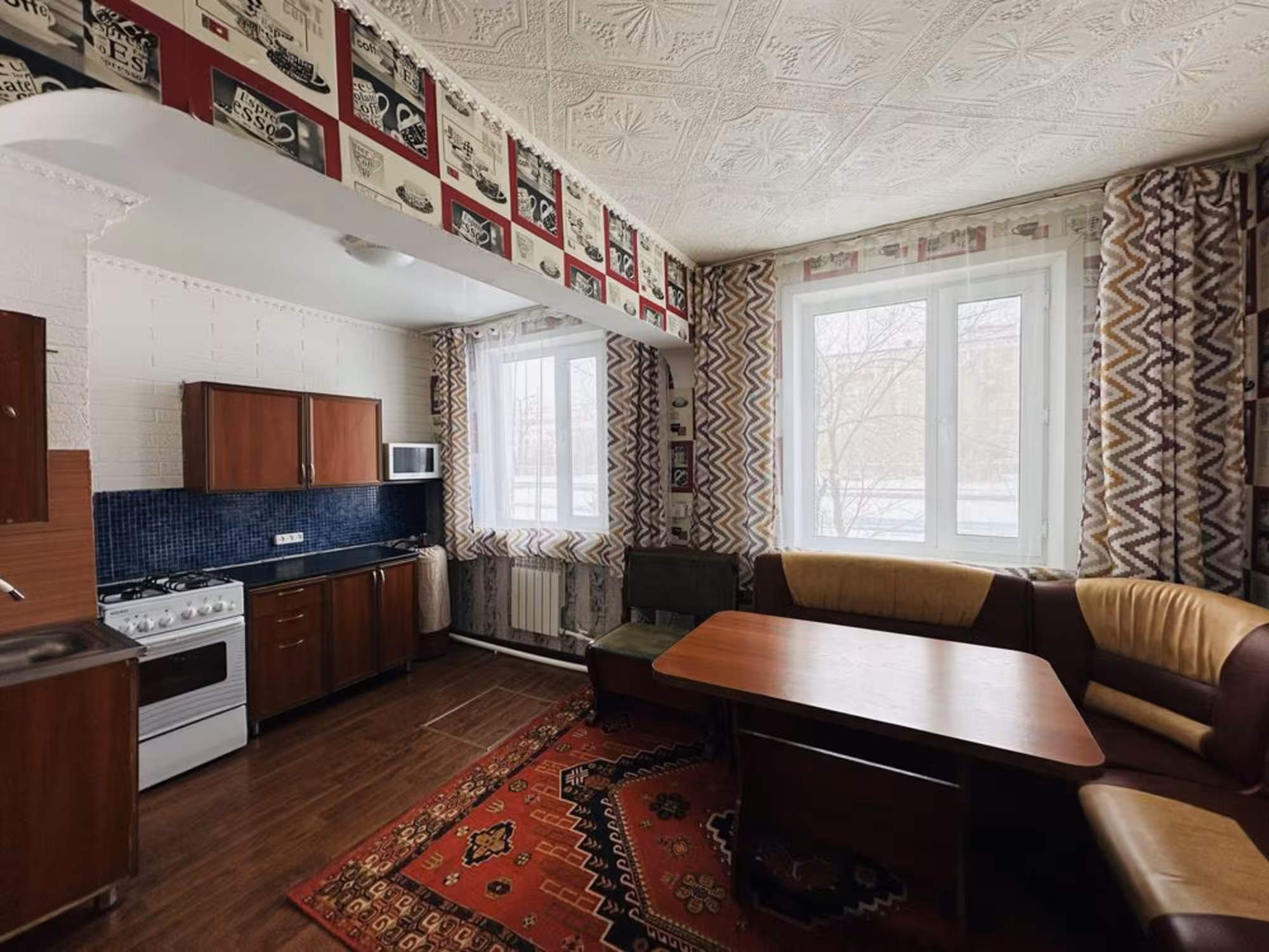 На 27-квартале предлагаем 4-комнатную квартиру на 1-этаже (7 / 13)