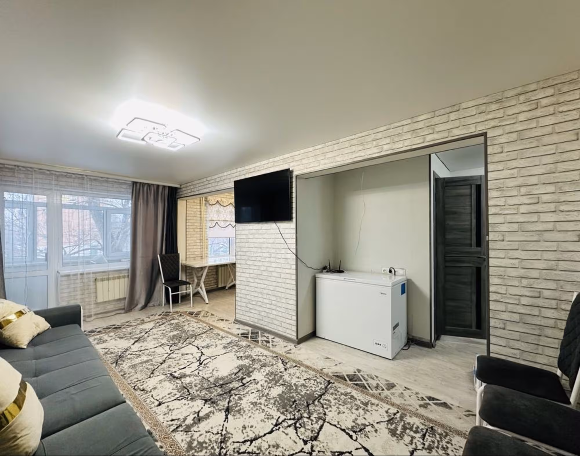 На 29-квартале предлагам 4-комнатную квартиру на 2-этаже (1 / 14)