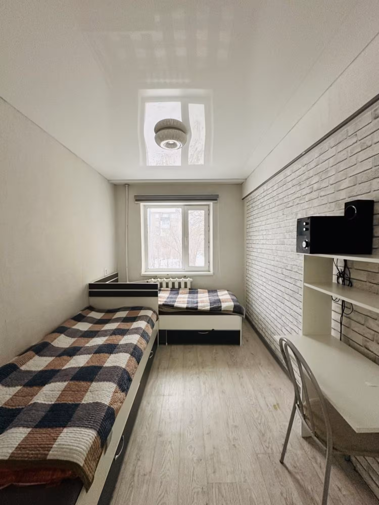 На 29-квартале предлагам 4-комнатную квартиру на 2-этаже (7 / 14)