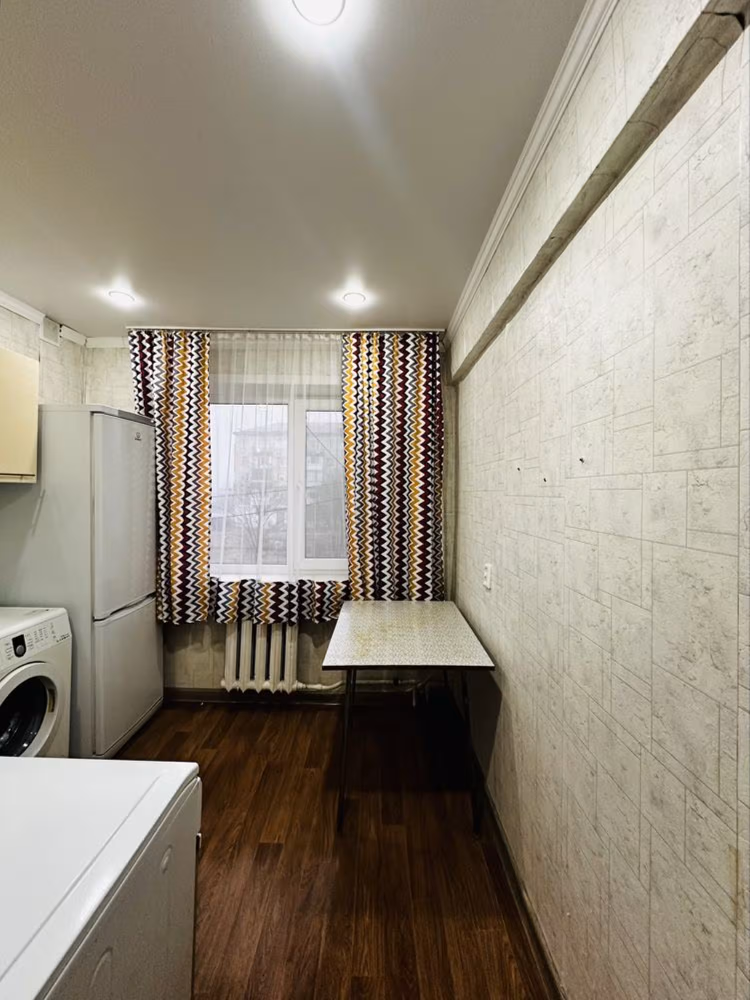 На 27-квартале предлагаем 3-комнатную квартиру на 2-этаже (7 / 11)