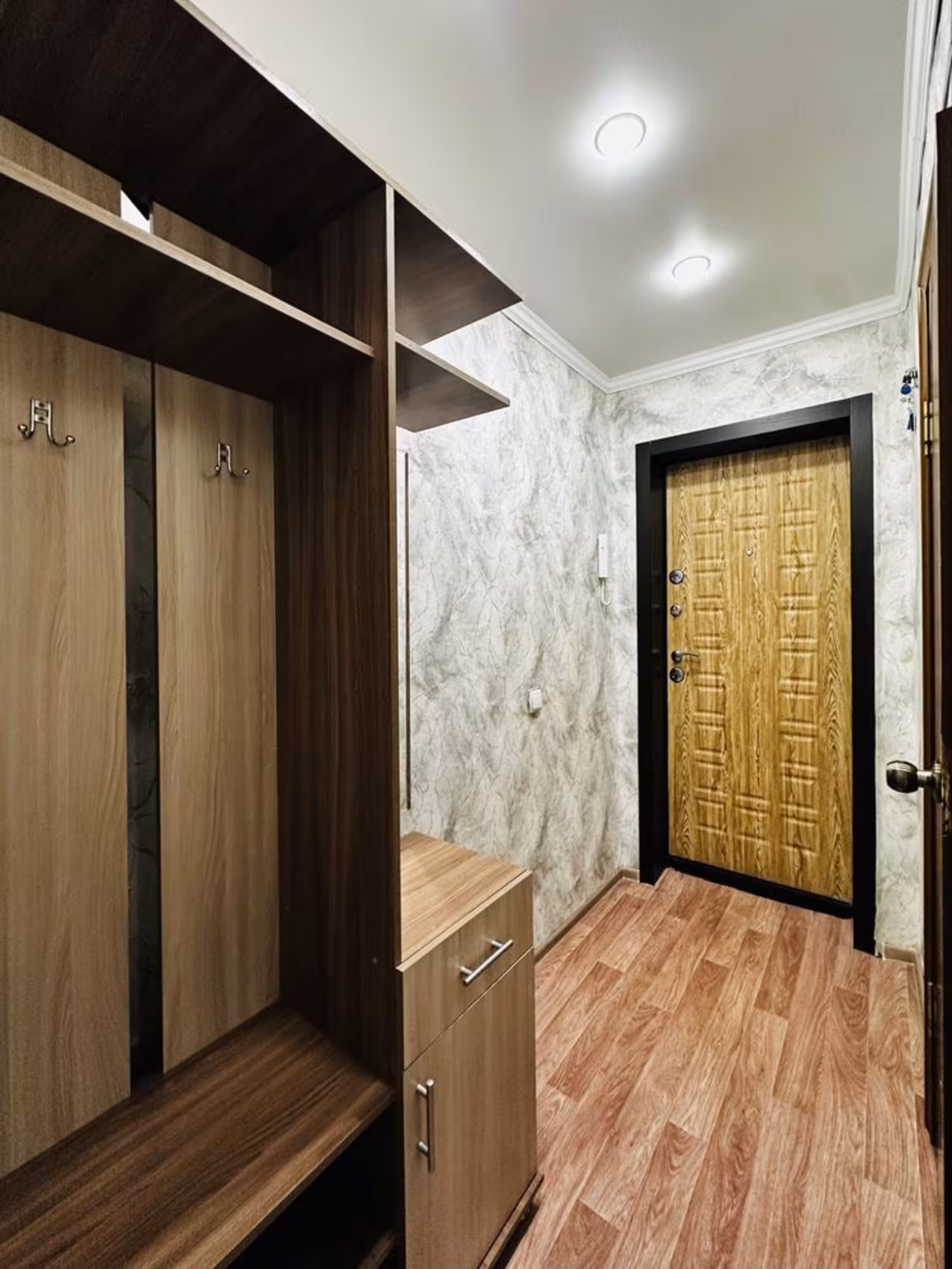 На 27-квартале предлагаем 3-комнатную квартиру на 2-этаже (10 / 11)