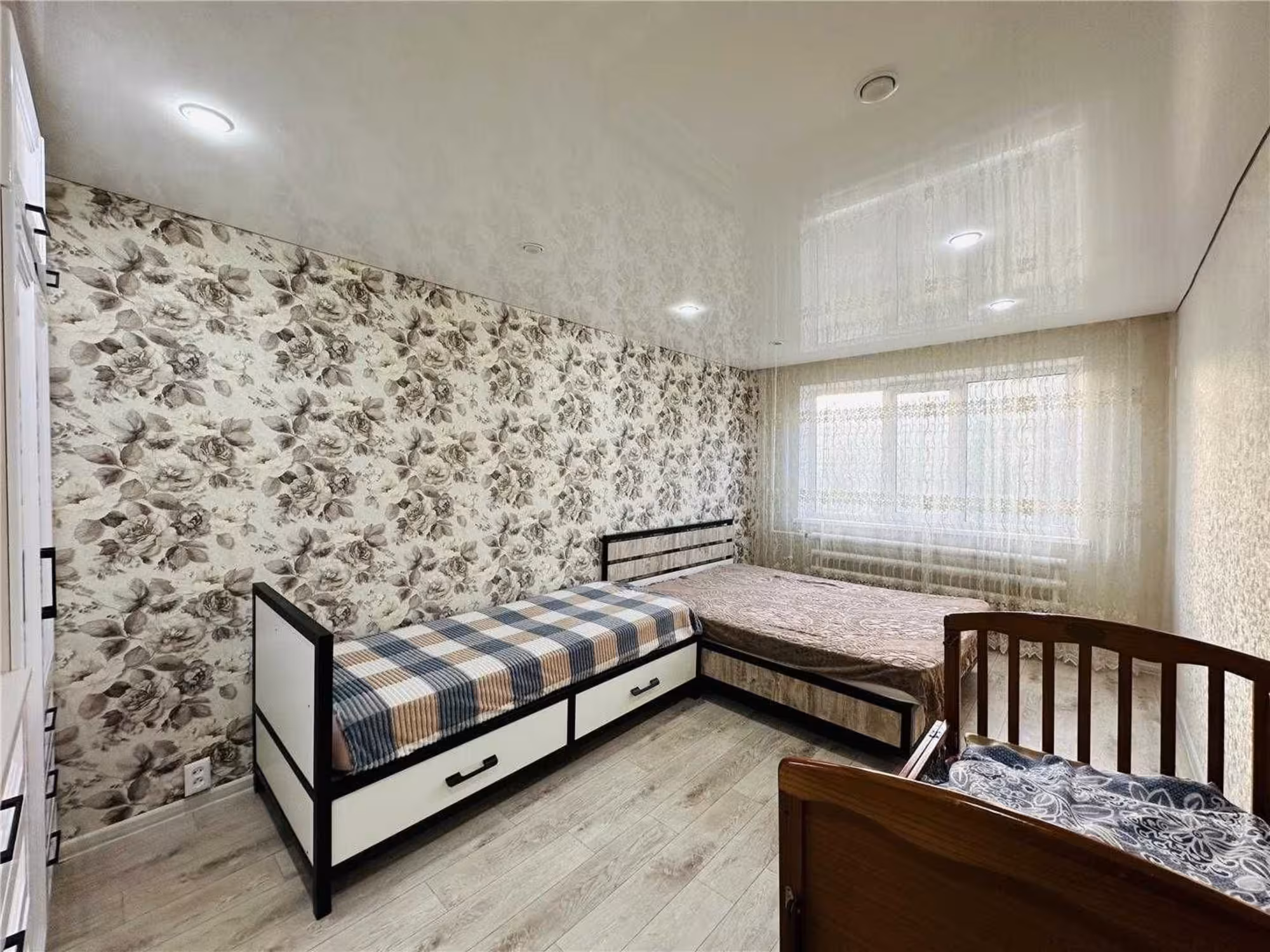 На 31-квартале предлагаем 2-комнатную квартиру на 2-этаже (3 / 10)