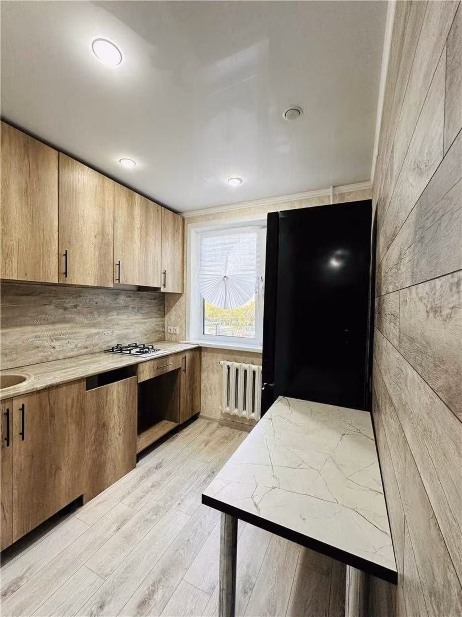 На 31-квартале предлагаем 2-комнатную квартиру на 2-этаже (5 / 10)