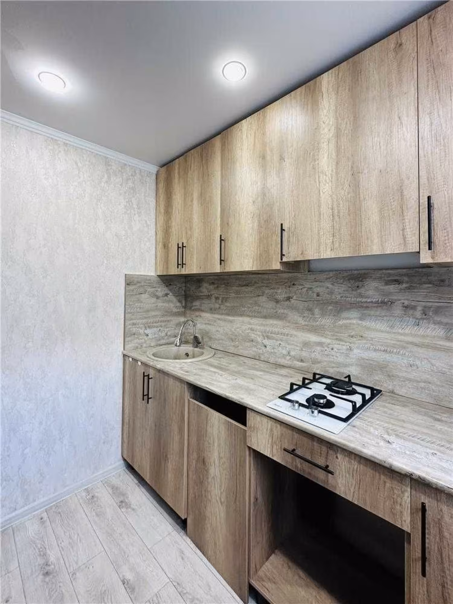 На 31-квартале предлагаем 2-комнатную квартиру на 2-этаже (6 / 10)