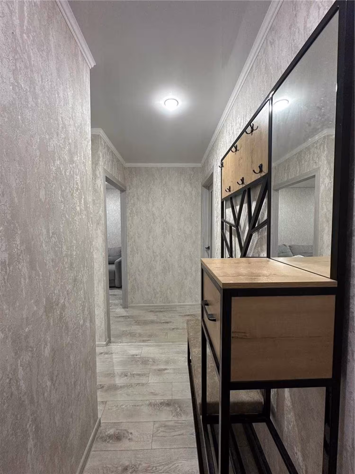 На 31-квартале предлагаем 2-комнатную квартиру на 2-этаже (9 / 10)