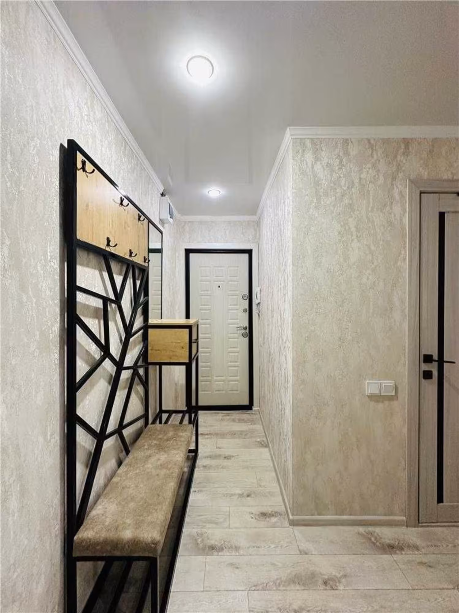 На 31-квартале предлагаем 2-комнатную квартиру на 2-этаже (10 / 10)