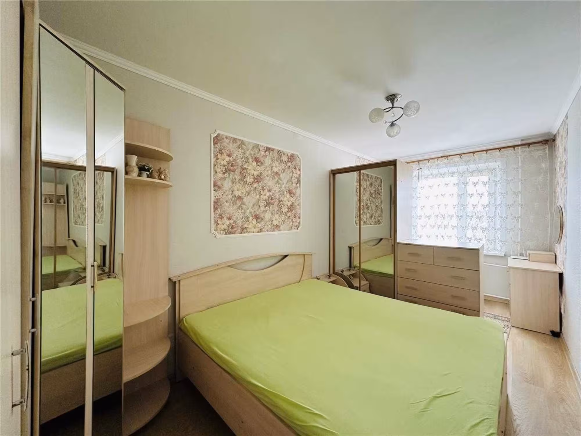 На 27-квартале предлагаем 2-комнатную квартиру на 3-этаже (3 / 10)