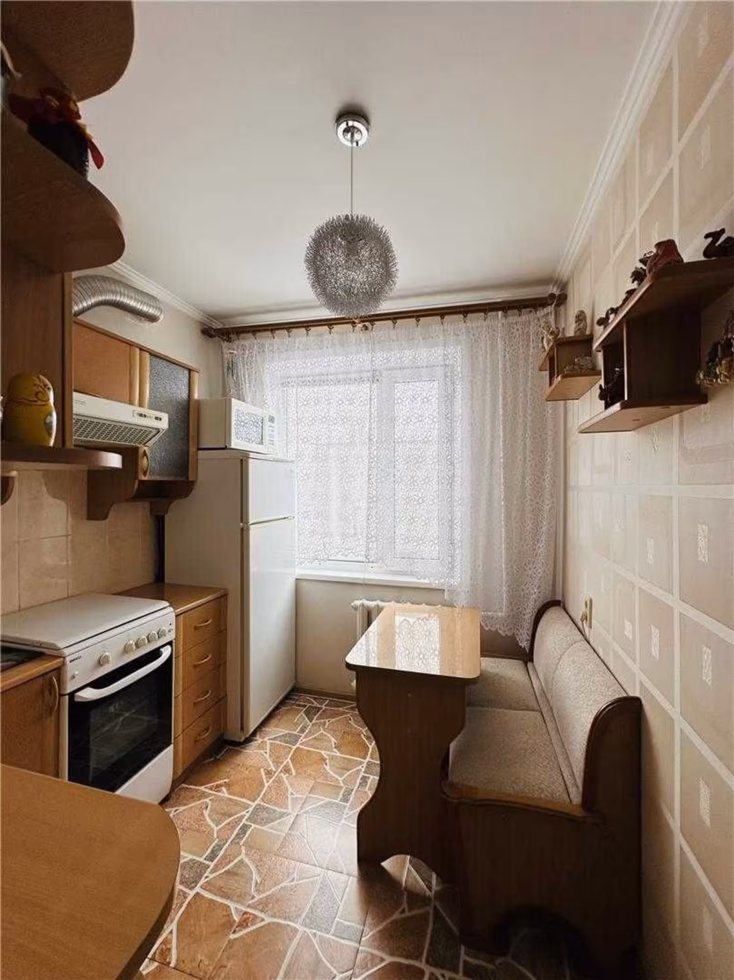 На 27-квартале предлагаем 2-комнатную квартиру на 3-этаже (5 / 10)