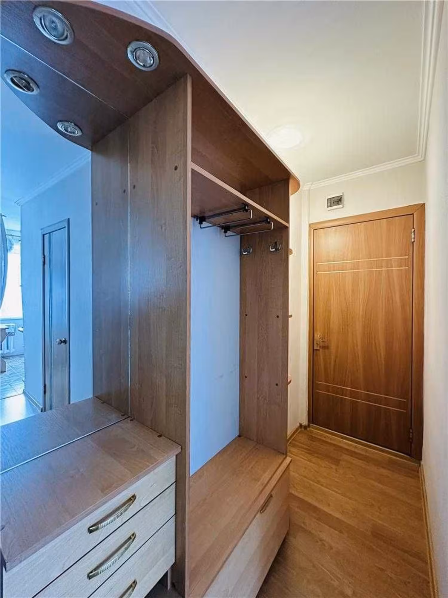 На 27-квартале предлагаем 2-комнатную квартиру на 3-этаже (9 / 10)