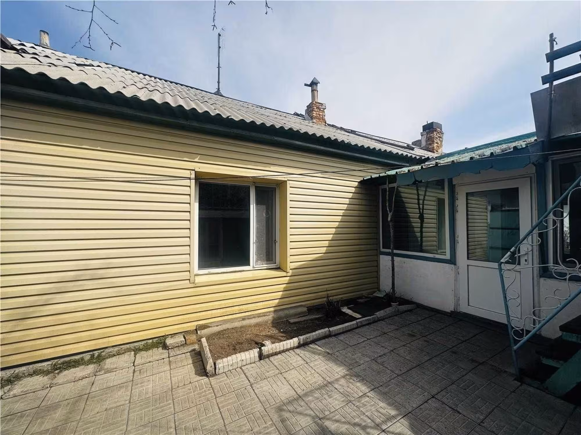 В п. Долинка предлагаем 4-комнатный дом с центральными коммуникациями (1 / 13)