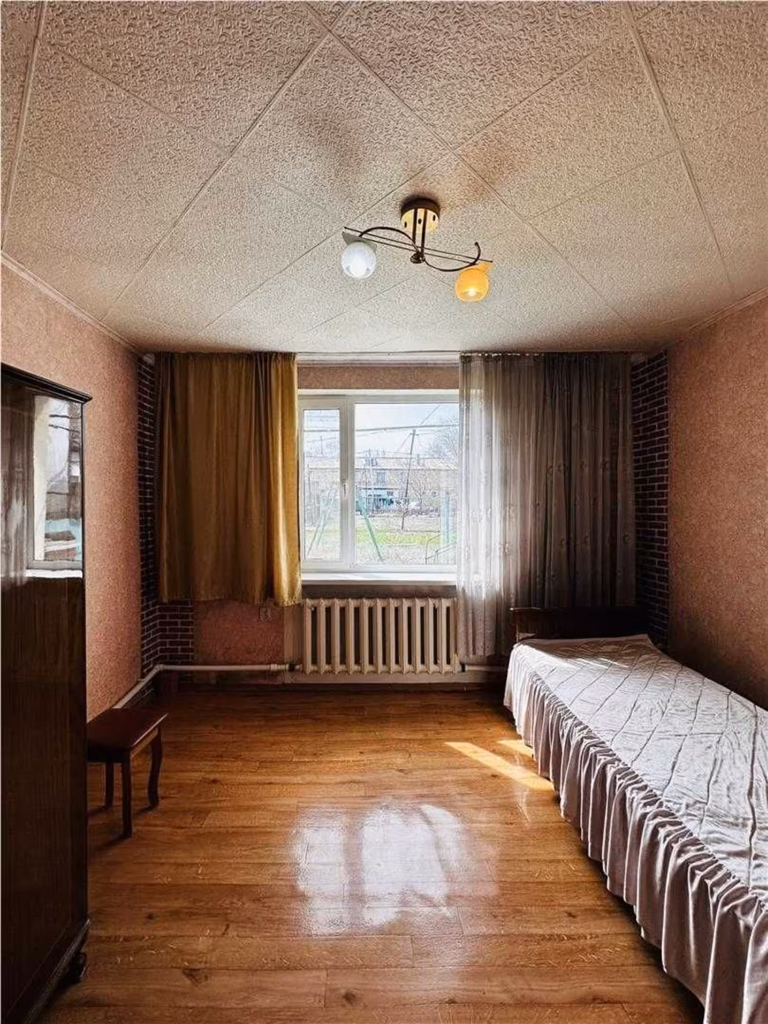 В п. Долинка предлагаем 4-комнатный дом с центральными коммуникациями (4 / 13)