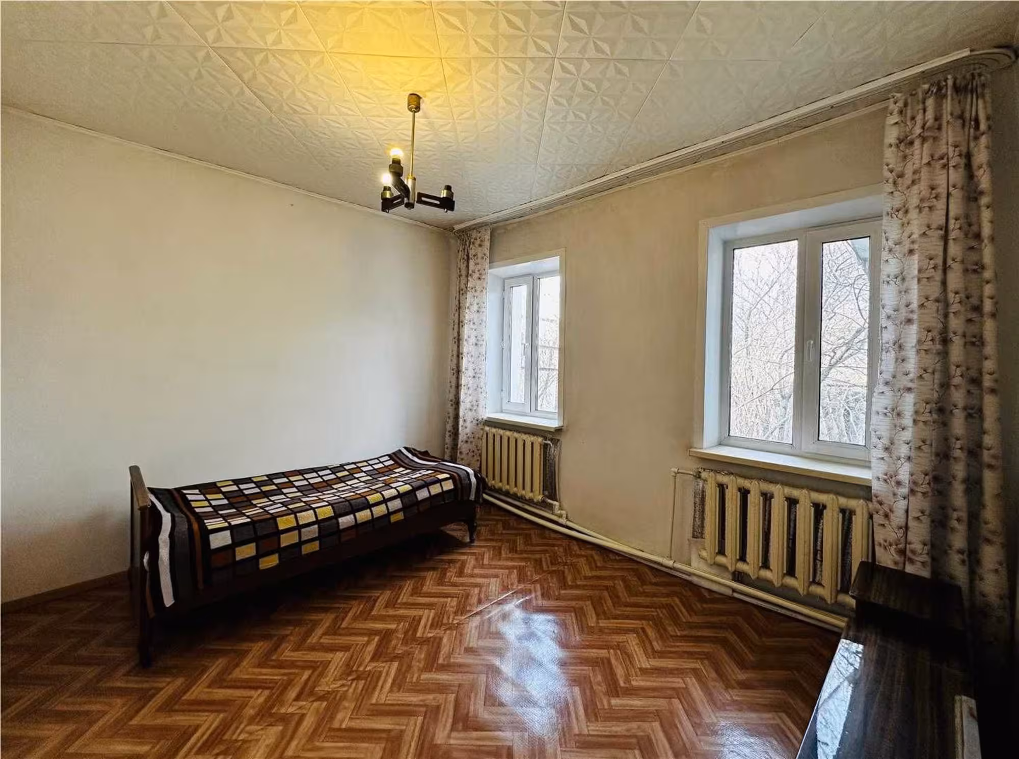 В п. Долинка предлагаем 4-комнатный дом с центральными коммуникациями (7 / 13)