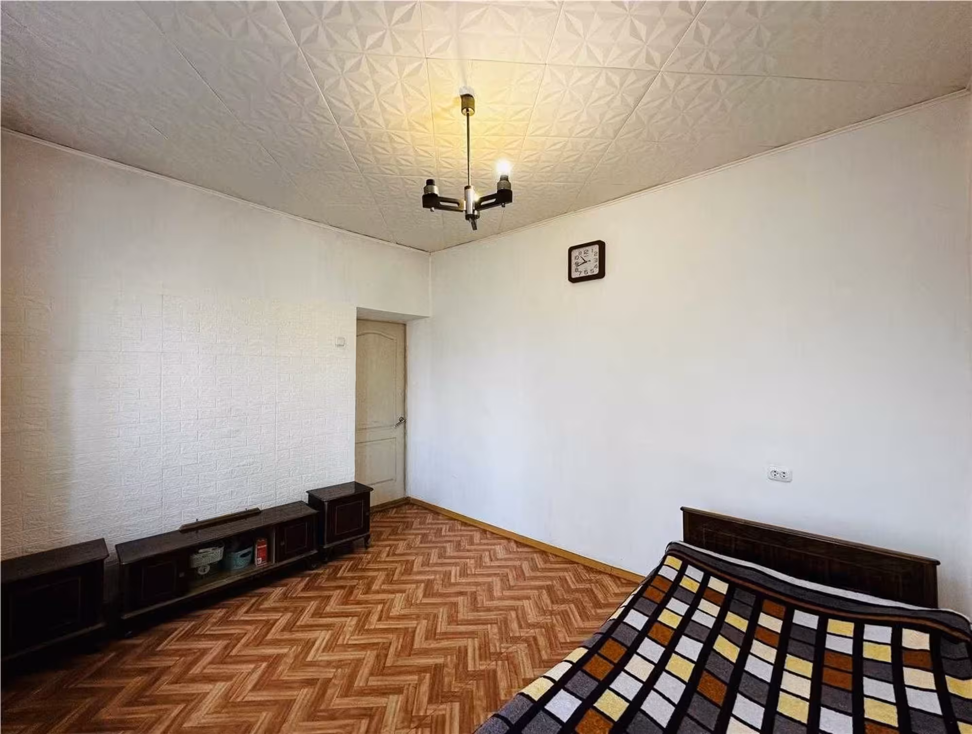 В п. Долинка предлагаем 4-комнатный дом с центральными коммуникациями (8 / 13)