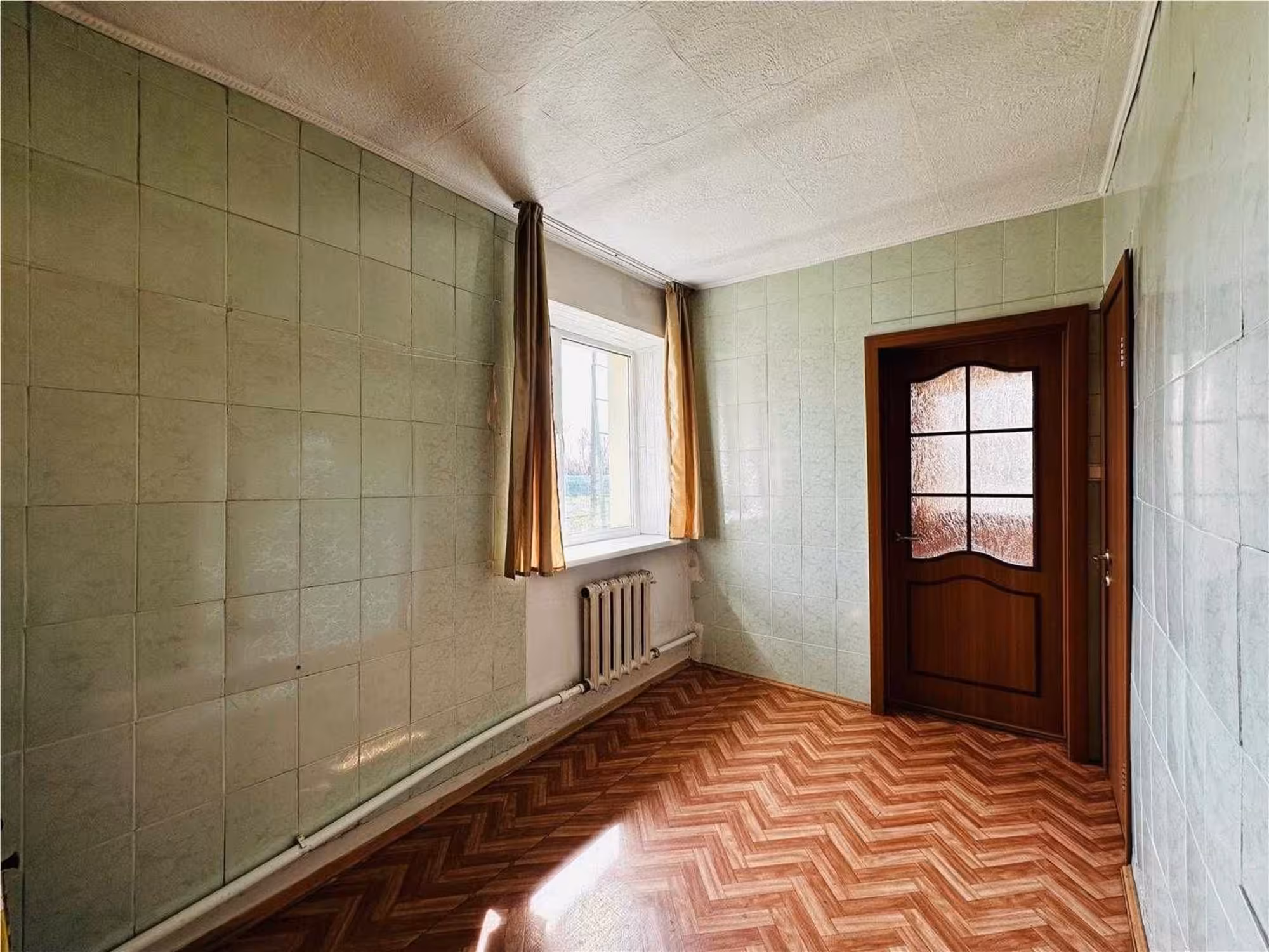 В п. Долинка предлагаем 4-комнатный дом с центральными коммуникациями (9 / 13)