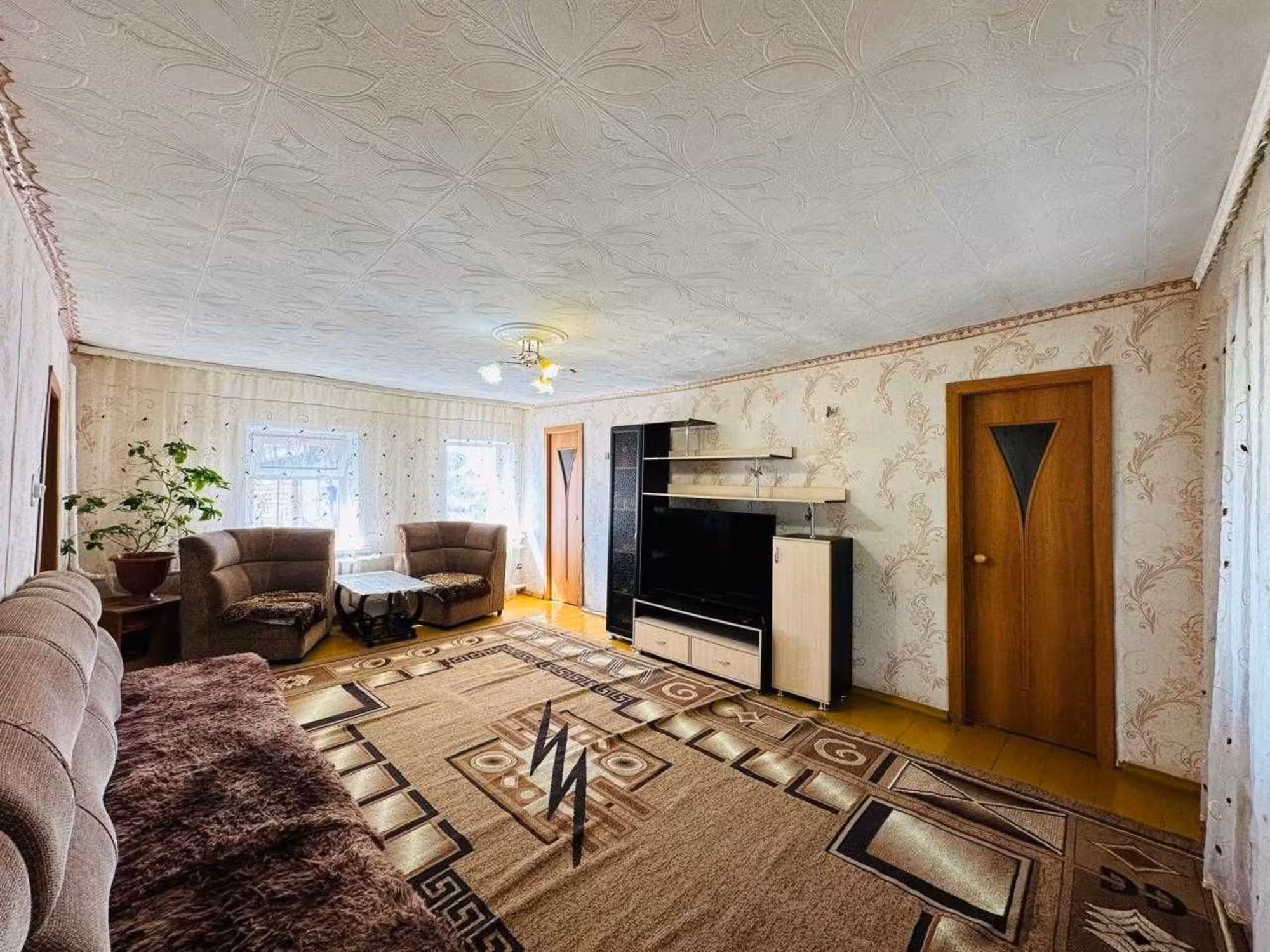 В п. Долинка предлагаем 4-комнатный дом на 1-хозяина (2 / 17)