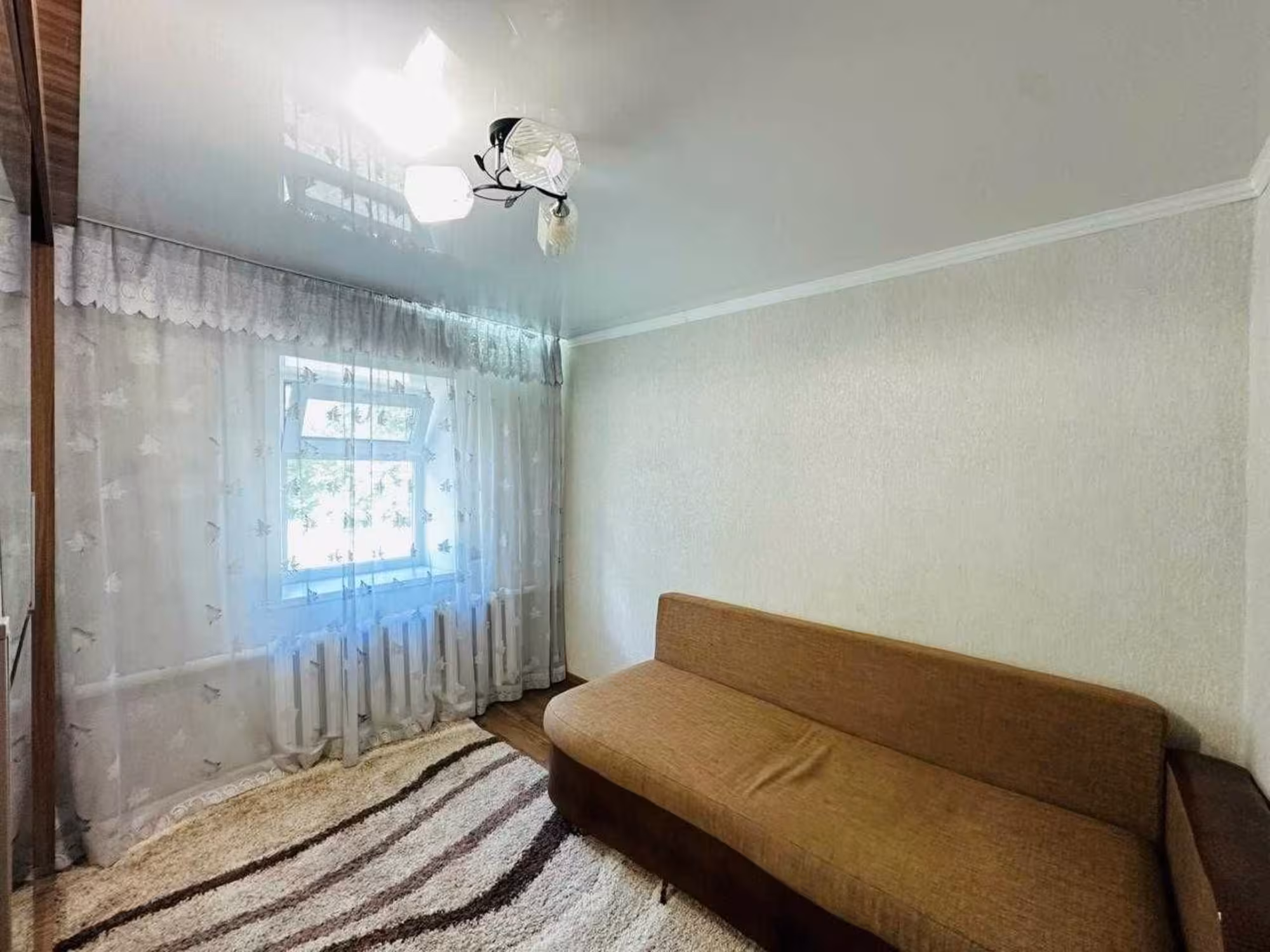 В п. Долинка предлагаем 4-комнатный дом на 1-хозяина (4 / 17)