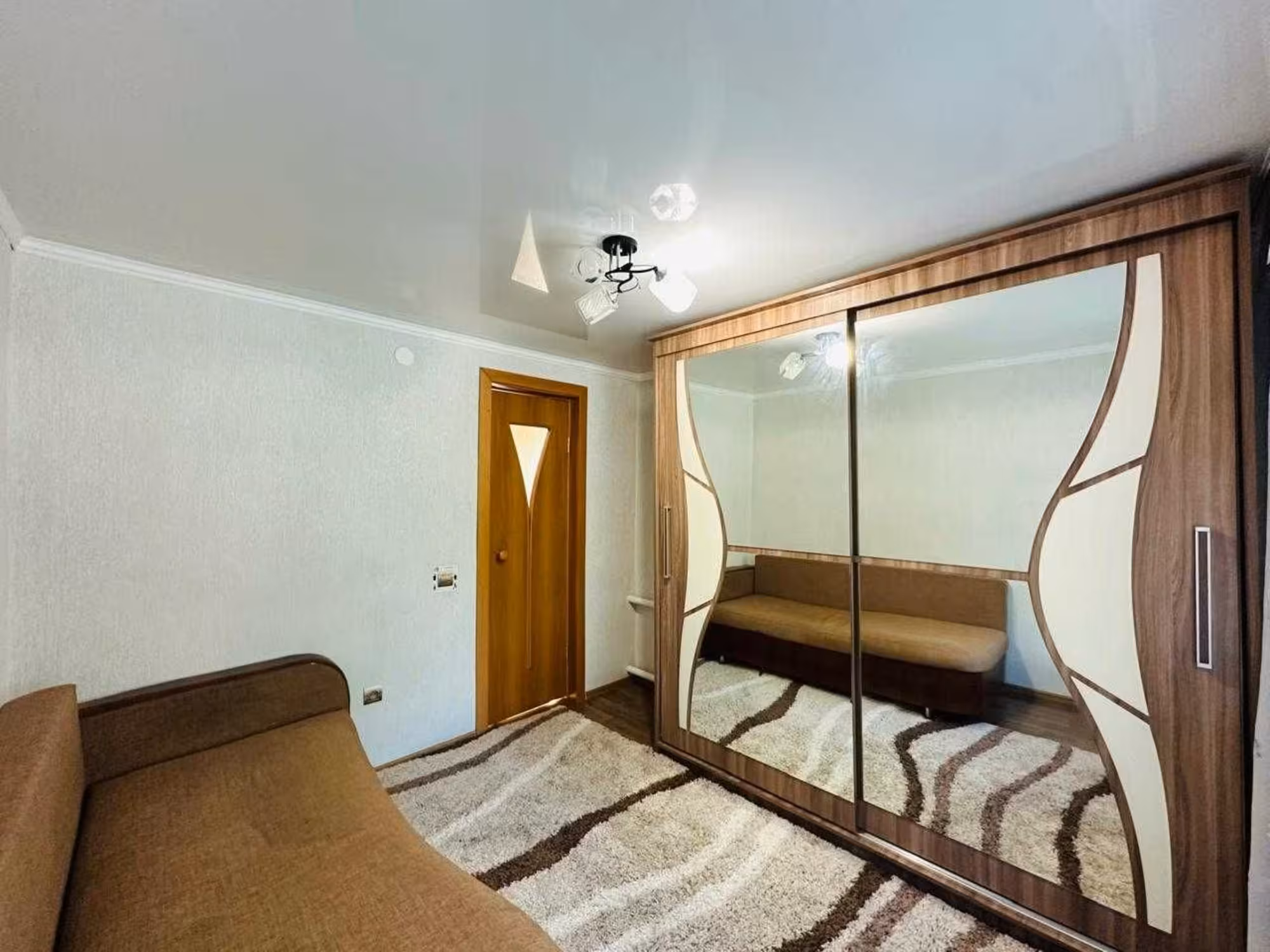 В п. Долинка предлагаем 4-комнатный дом на 1-хозяина (5 / 17)