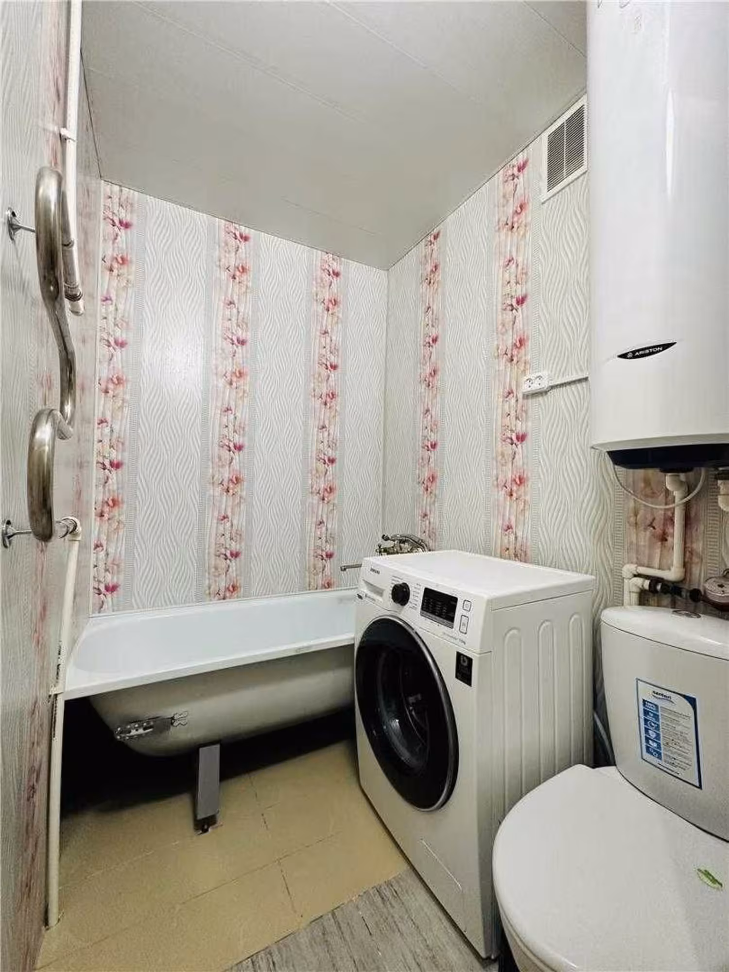 На 29-квартале предлагаем 2-комнатную квартиру на 1-этаже (7 / 8)