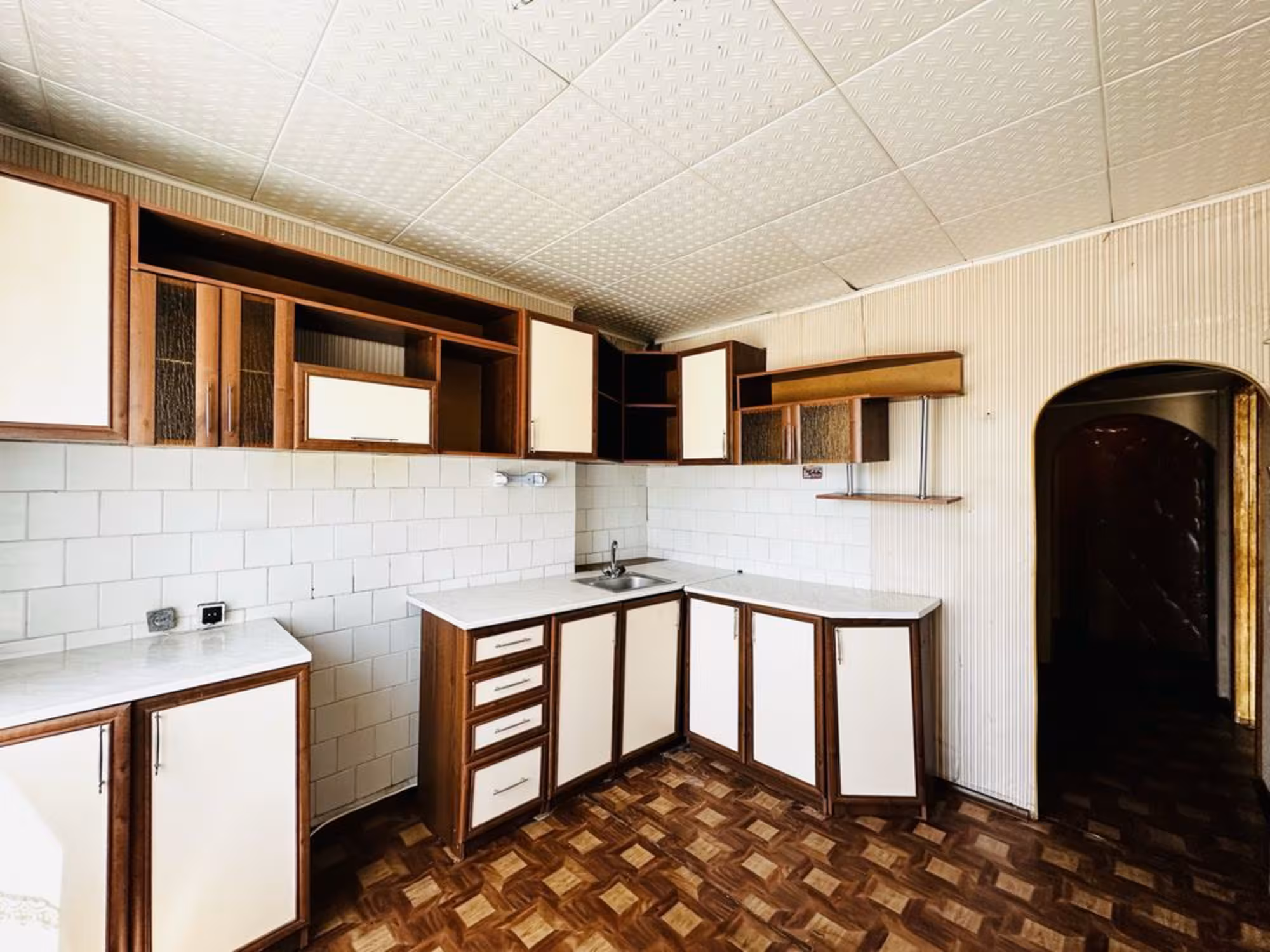 В нижнем Ценр-3 предлагаем 3-комнатную квартиру на 1-этаже (8 / 11)