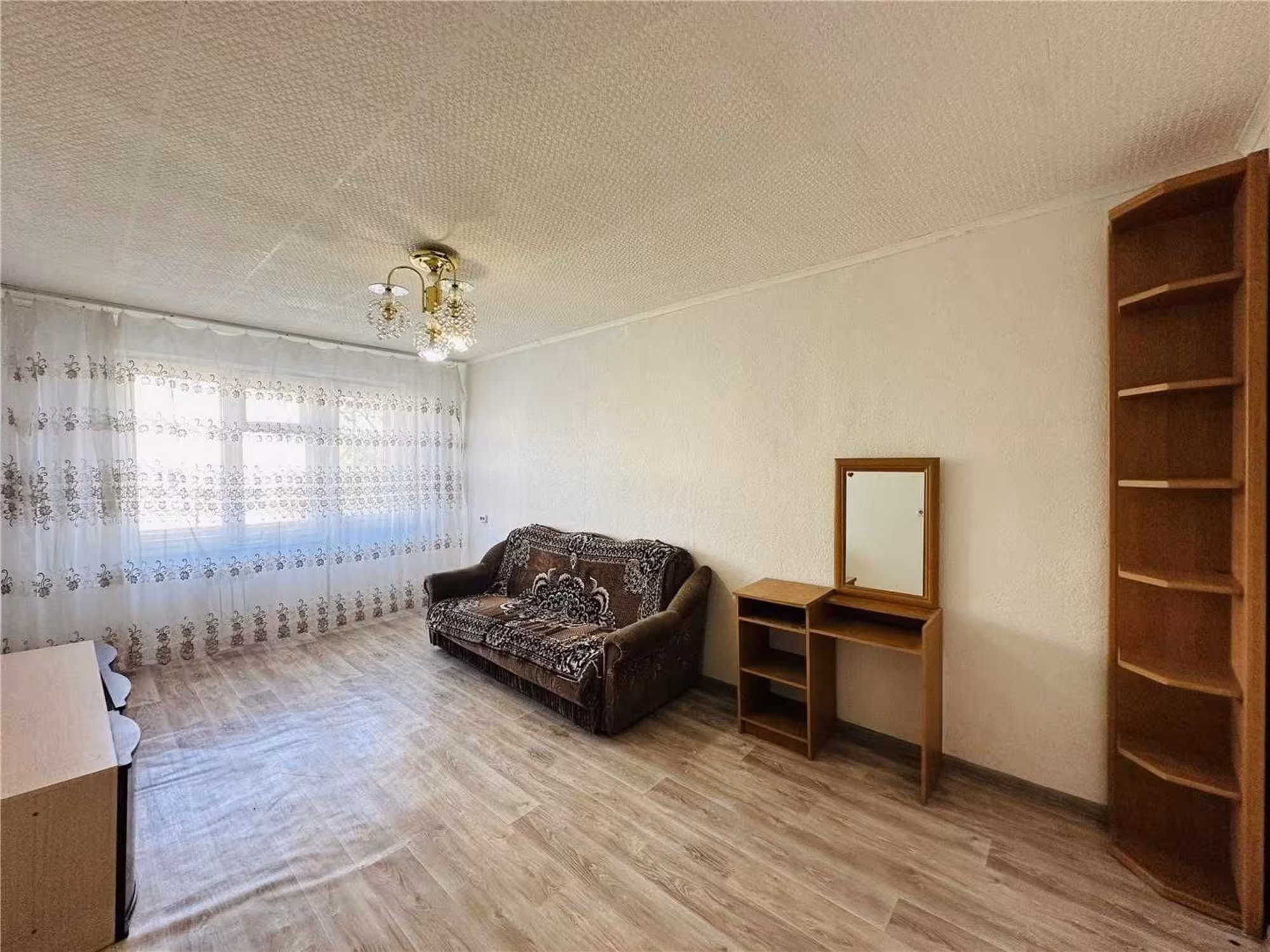 На 26-квартале предлагаем 2-комнатную квартиру на 2-этаже (1 / 9)