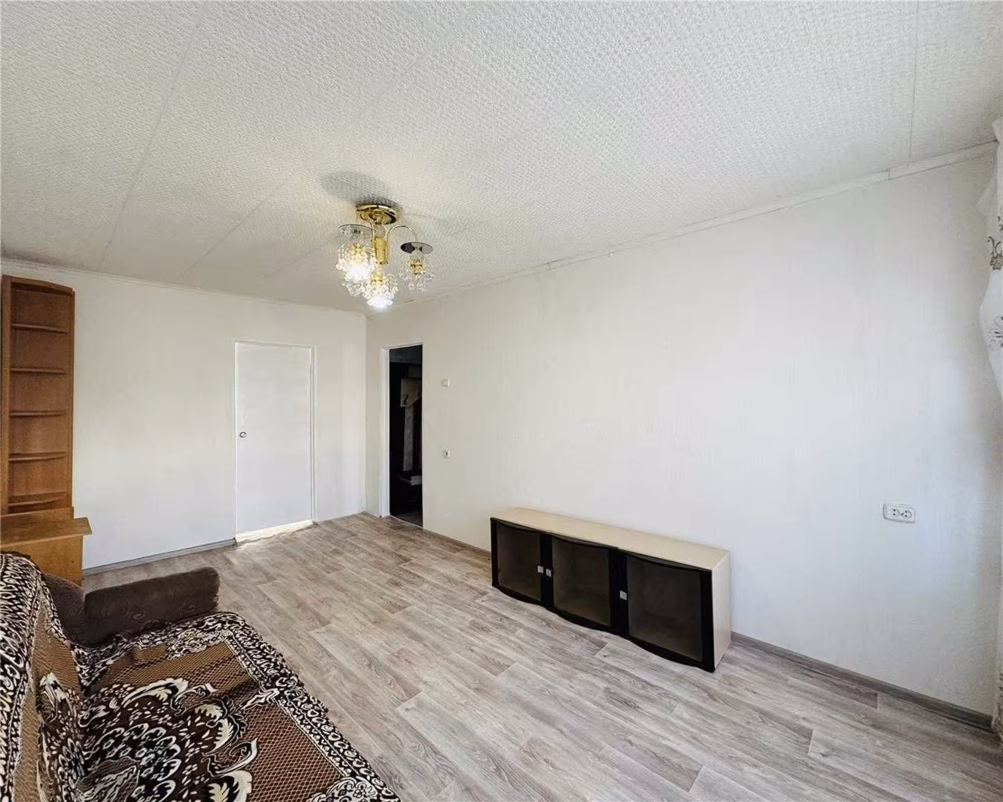 На 26-квартале предлагаем 2-комнатную квартиру на 2-этаже (2 / 9)