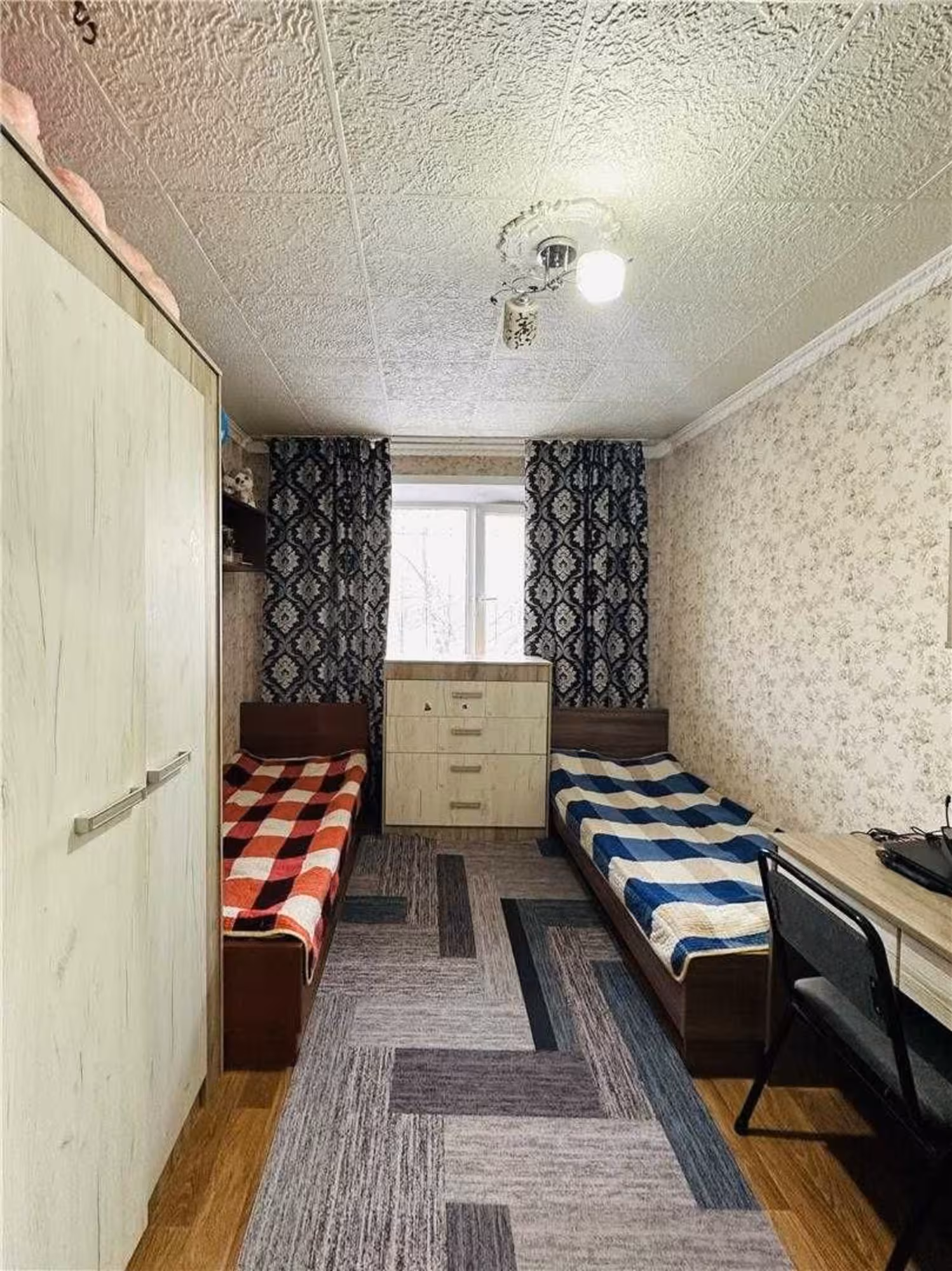 В нижнем Центр-3 предлагаем 3-комнатную квартиру на 1-этаже (5 / 10)