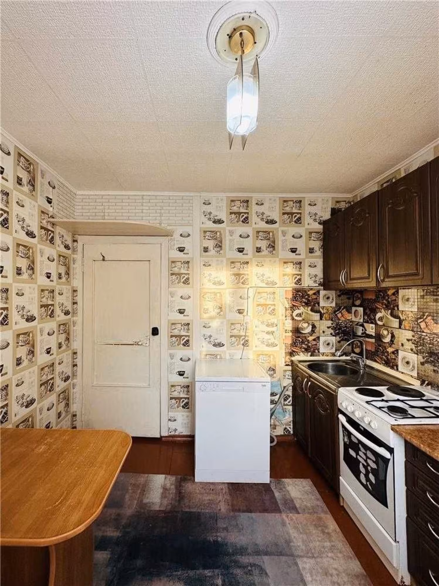 В нижнем Центр-3 предлагаем 3-комнатную квартиру на 1-этаже (7 / 10)