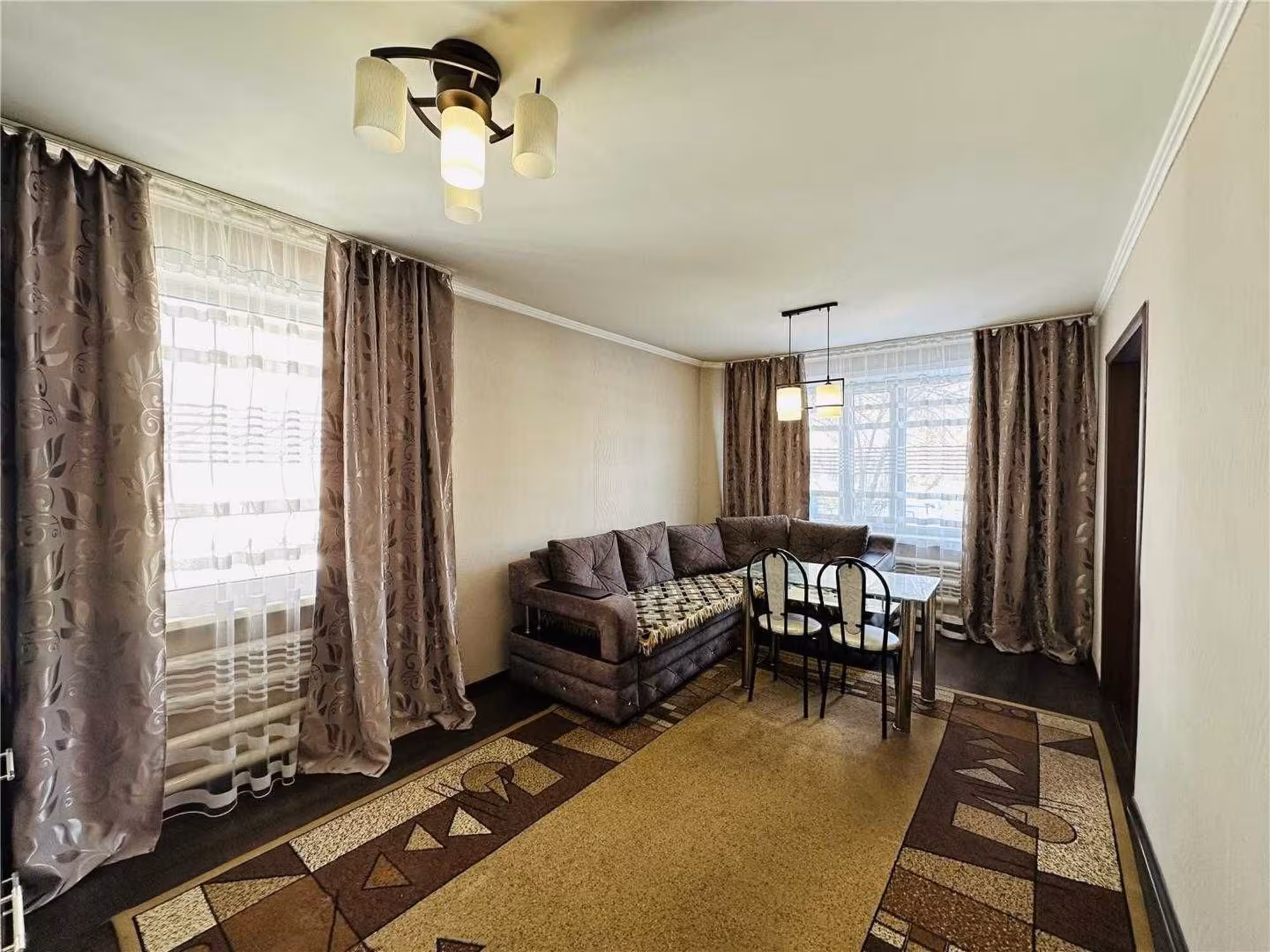 На 27-квартале предлагаем 3-комнатную квартиру на 1-этаже (1 / 11)