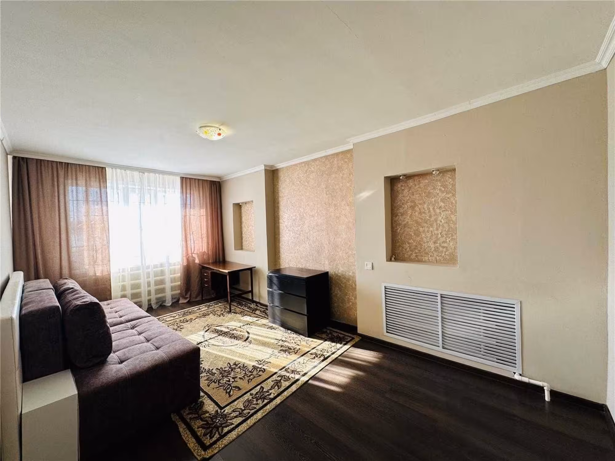 На 27-квартале предлагаем 3-комнатную квартиру на 1-этаже (3 / 11)