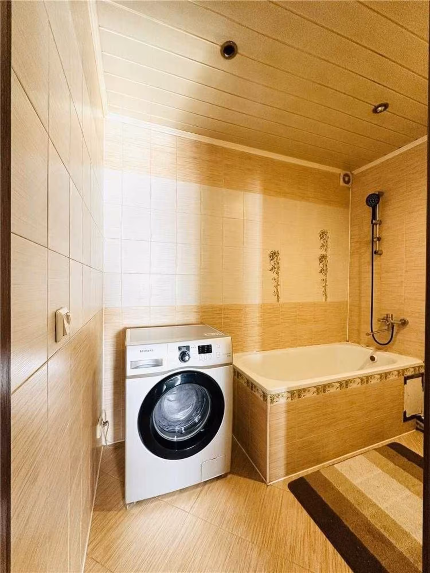 На 27-квартале предлагаем 3-комнатную квартиру на 1-этаже (8 / 11)