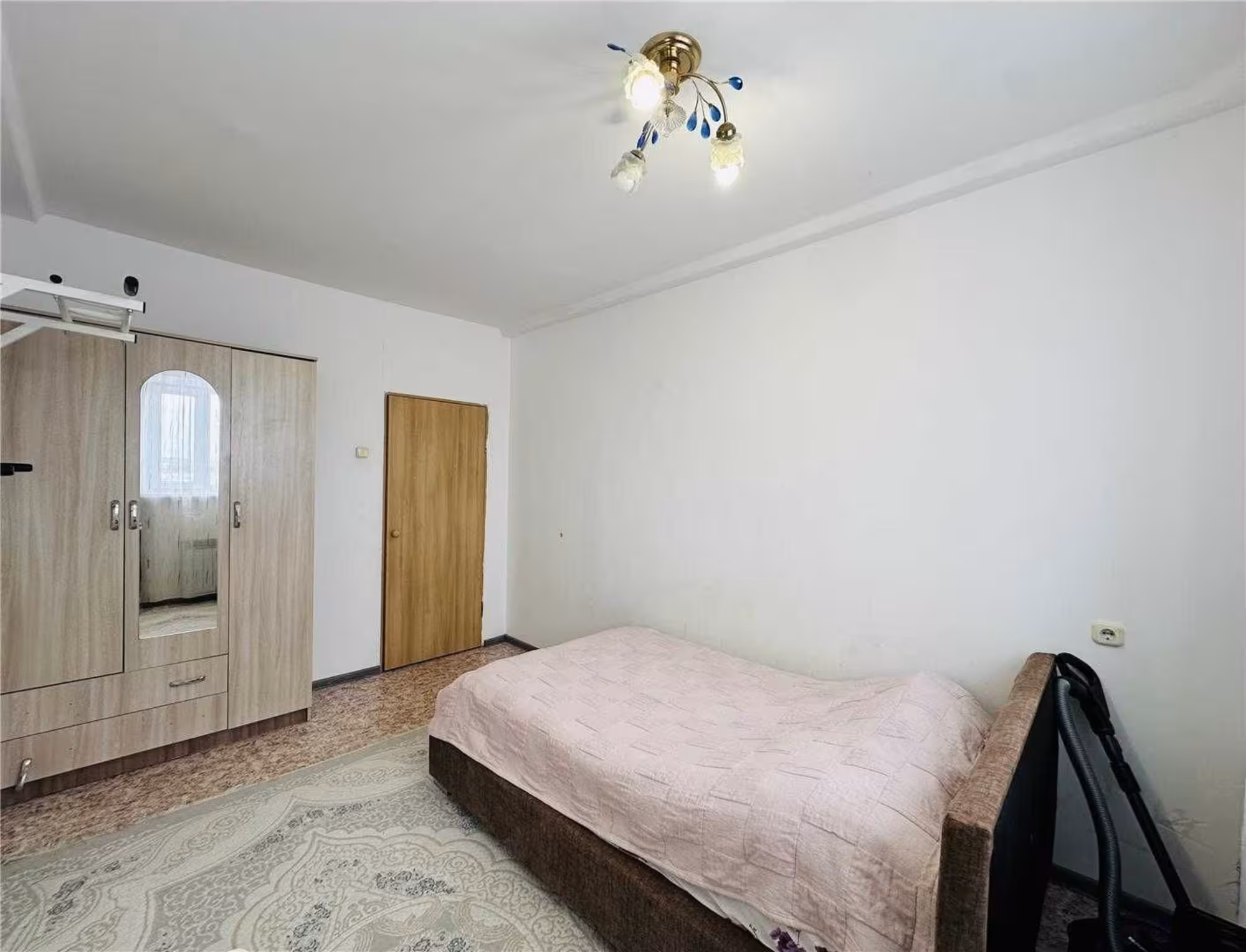 В нижнем Центр-3 предлагаем 3-комнатную квартиру на 5-этаже (4 / 10)