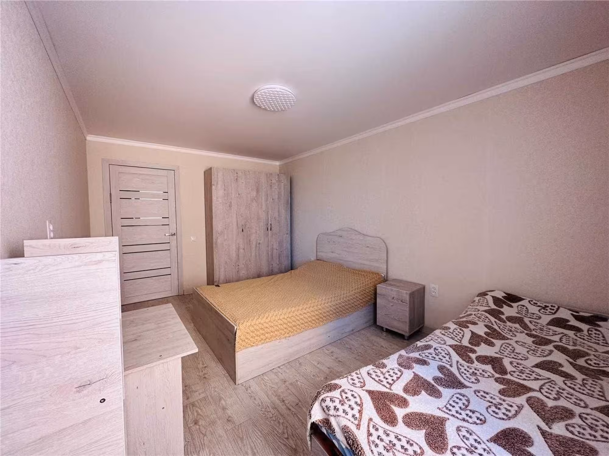 На 30-квартале предлагаем 2-комнатную квартиру на 2-этаже (2 / 8)